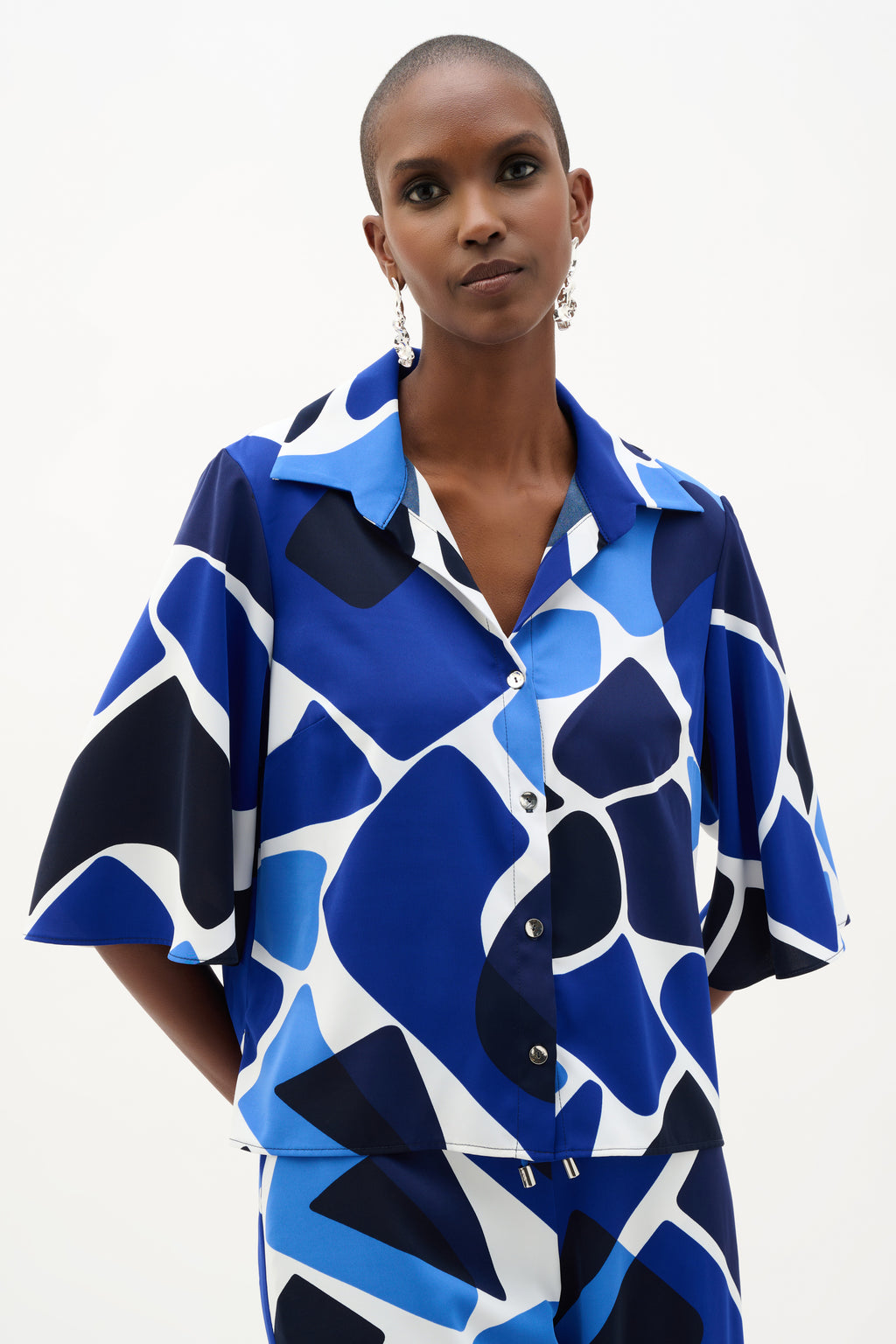 Blusa recta en tejido reciclado con estampado abstracto azul 262154