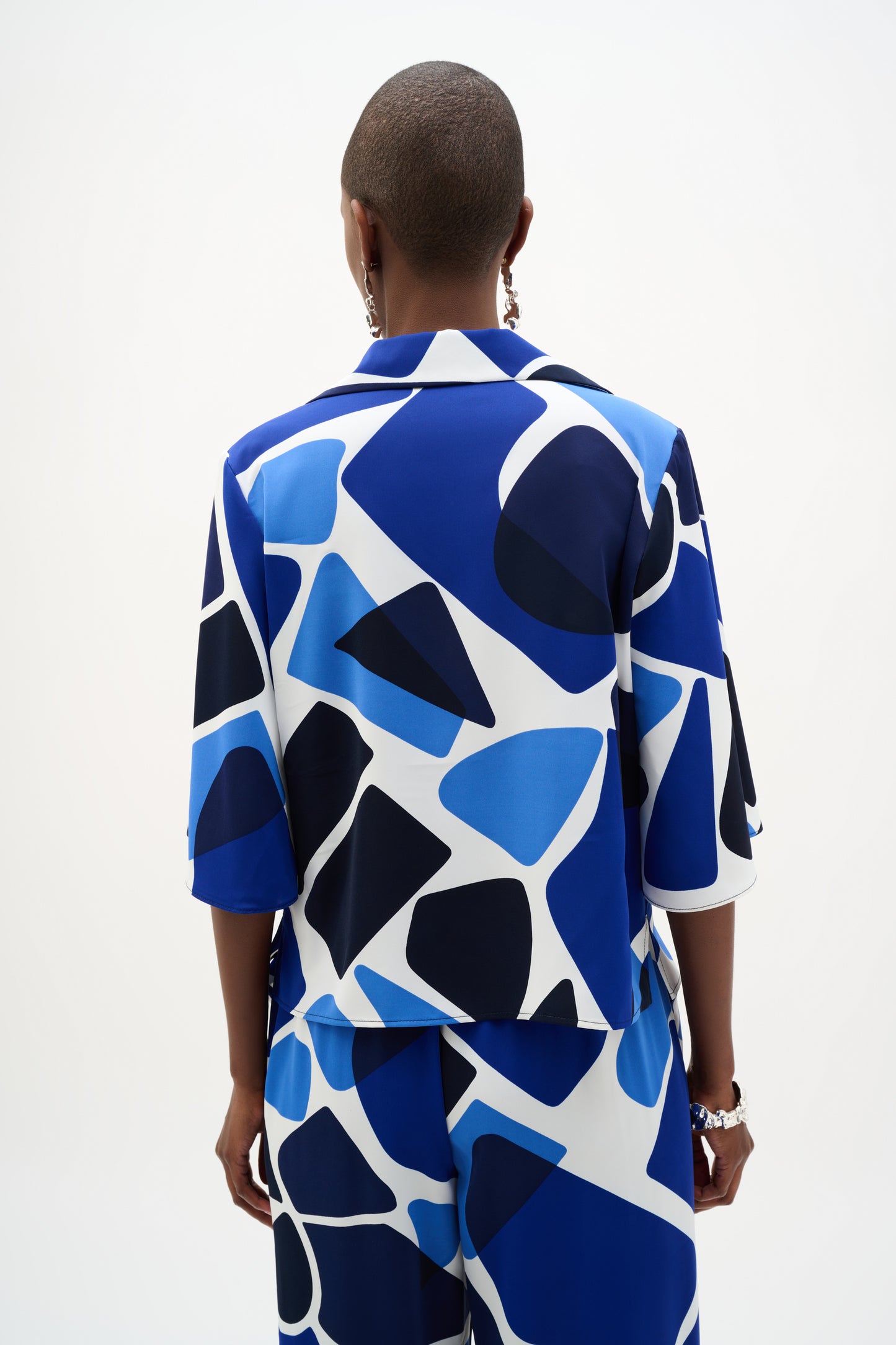 Blusa recta en tejido reciclado con estampado abstracto azul 262154