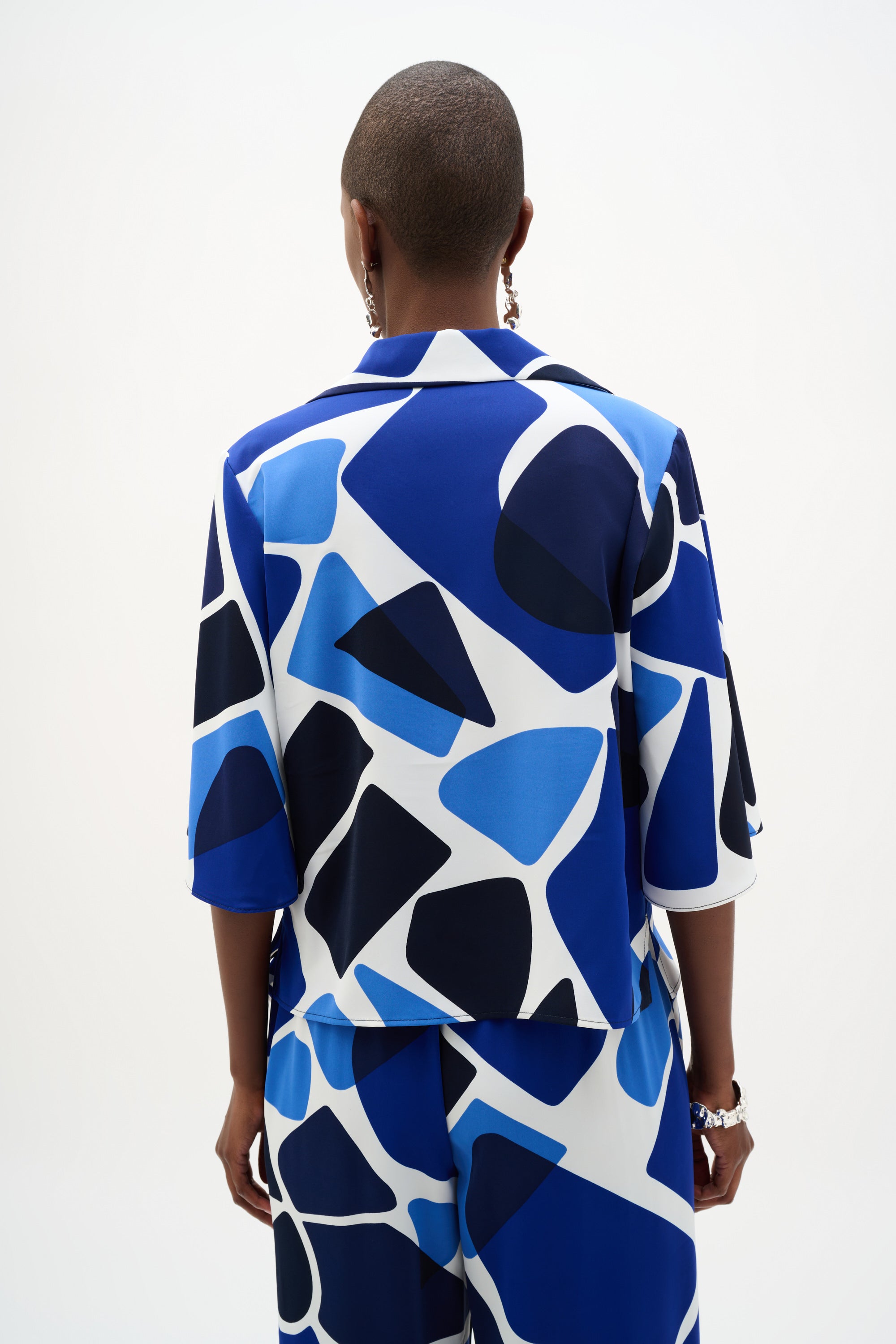 Blusa recta en tejido reciclado con estampado abstracto azul 262154