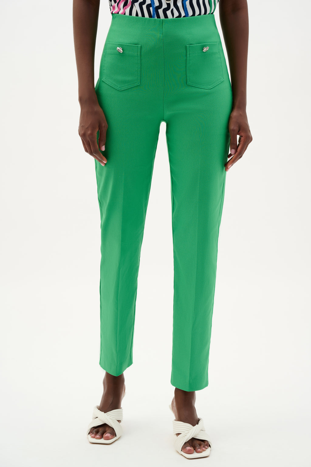 Pantalón crop sin cierres con bolsillos de parche verde esmeralda 262197