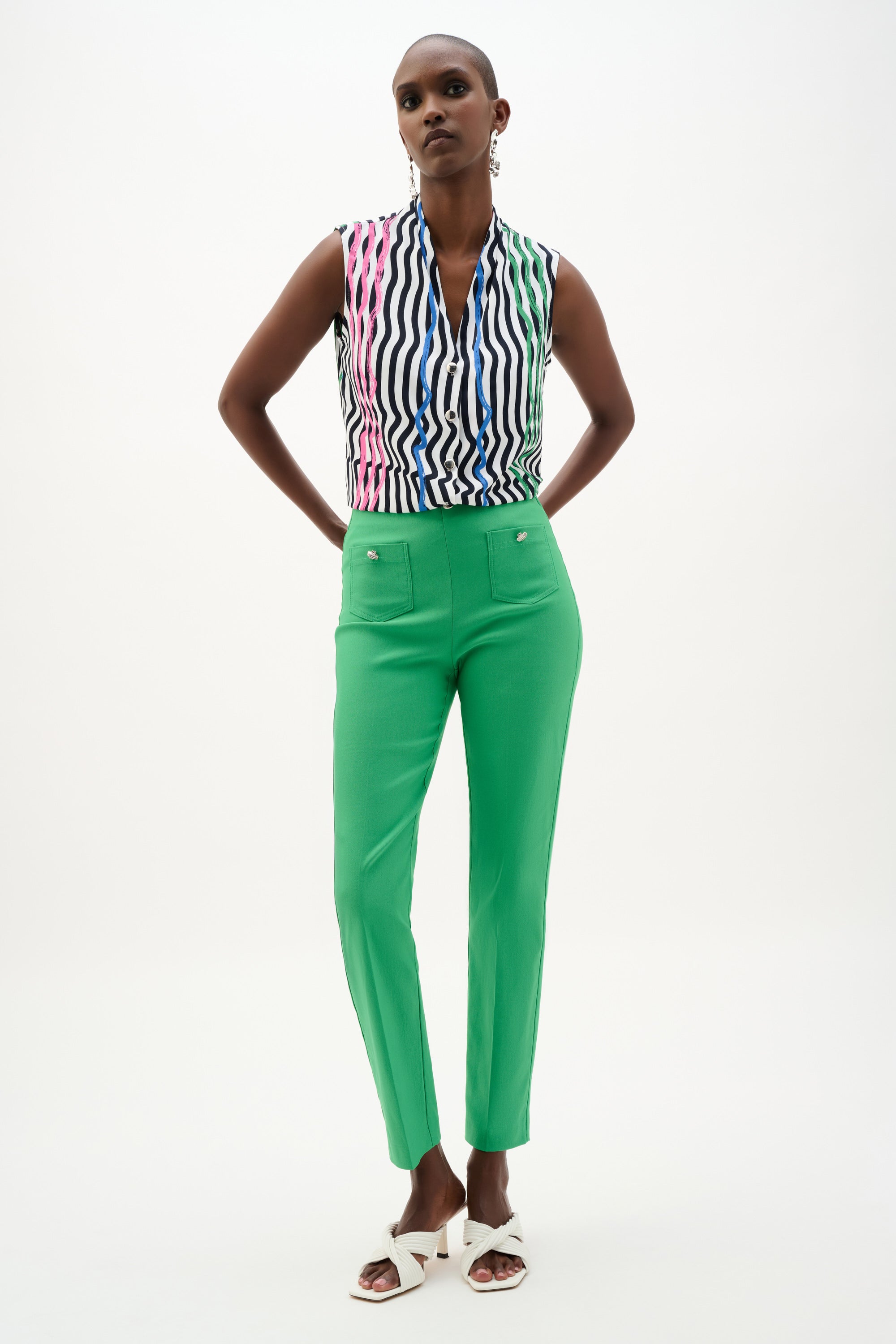 Pantalón crop sin cierres con bolsillos de parche verde esmeralda 262197