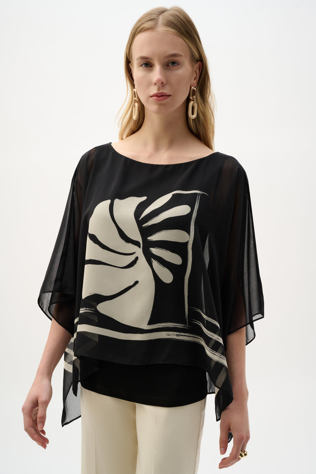 Poncho de punto de seda con estampado tropical y tejido transparente negro y vainilla 262200