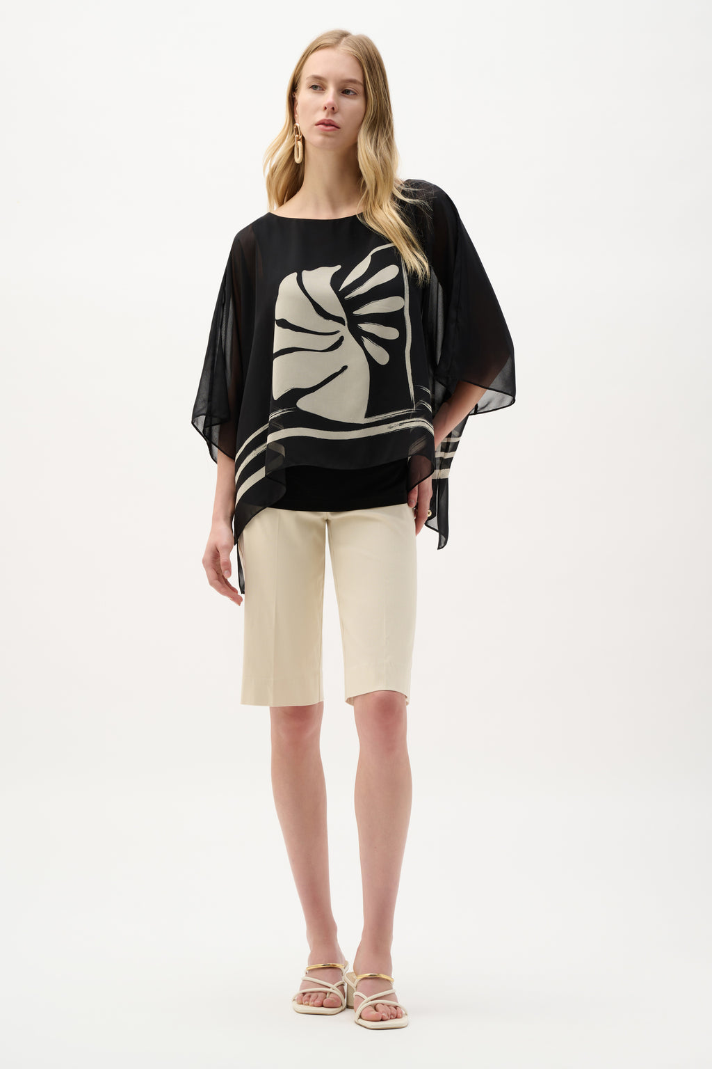 Poncho de punto de seda con estampado tropical y tejido transparente negro y vainilla 262200