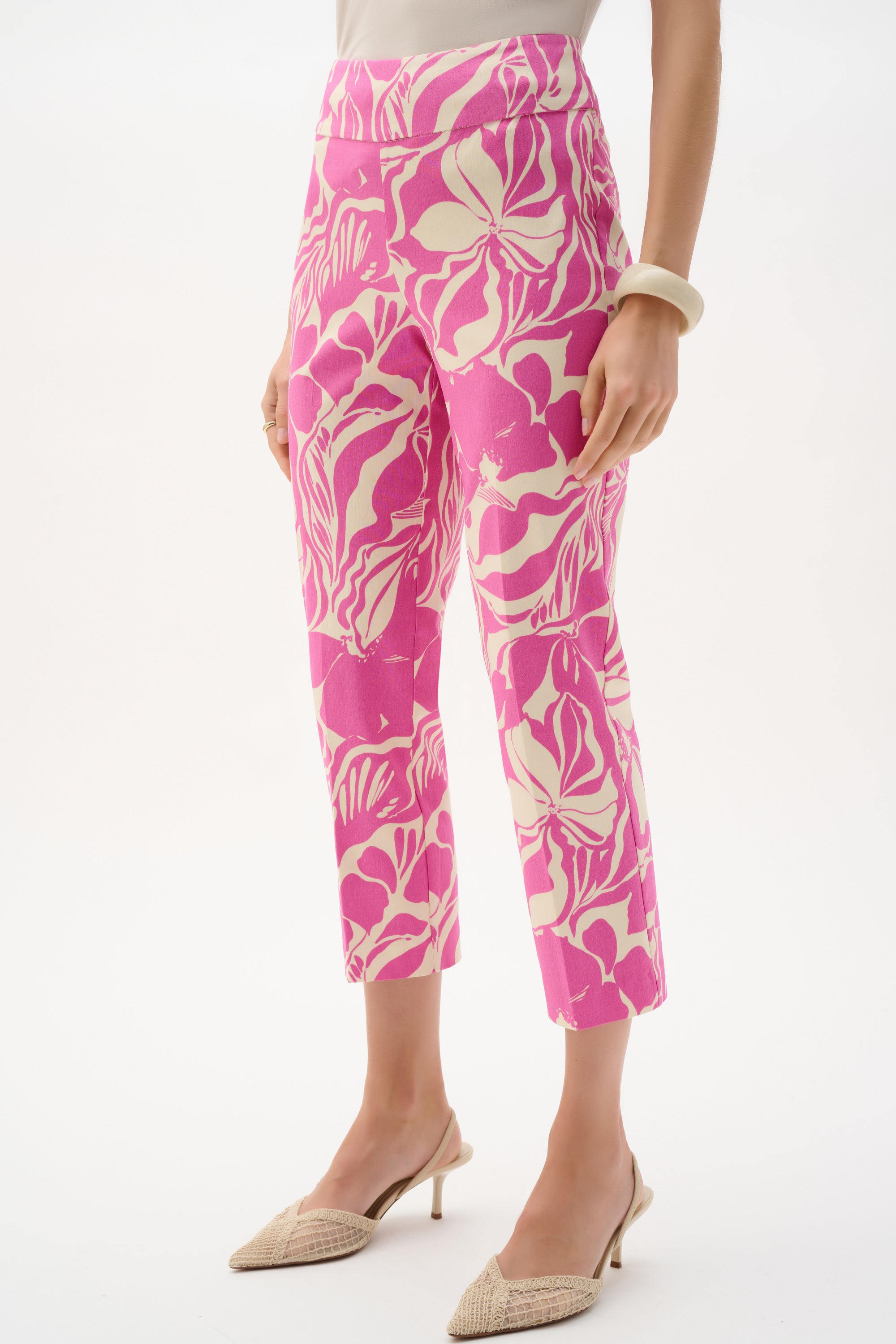Pantalón crop sin cierres con estampado floral beige y rosa 262205
