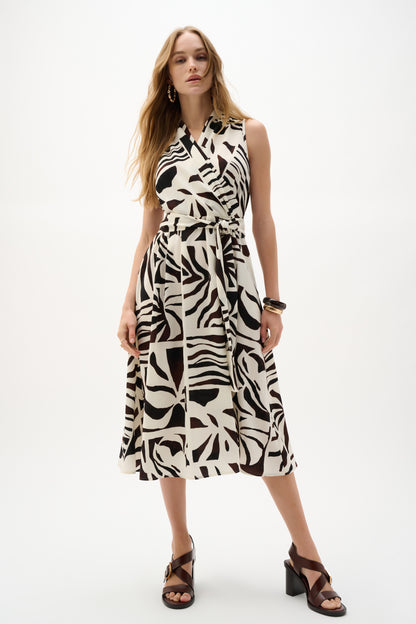 Vestido cruzado ajustado y acampanado de gasa con estampado tropical beige 262226