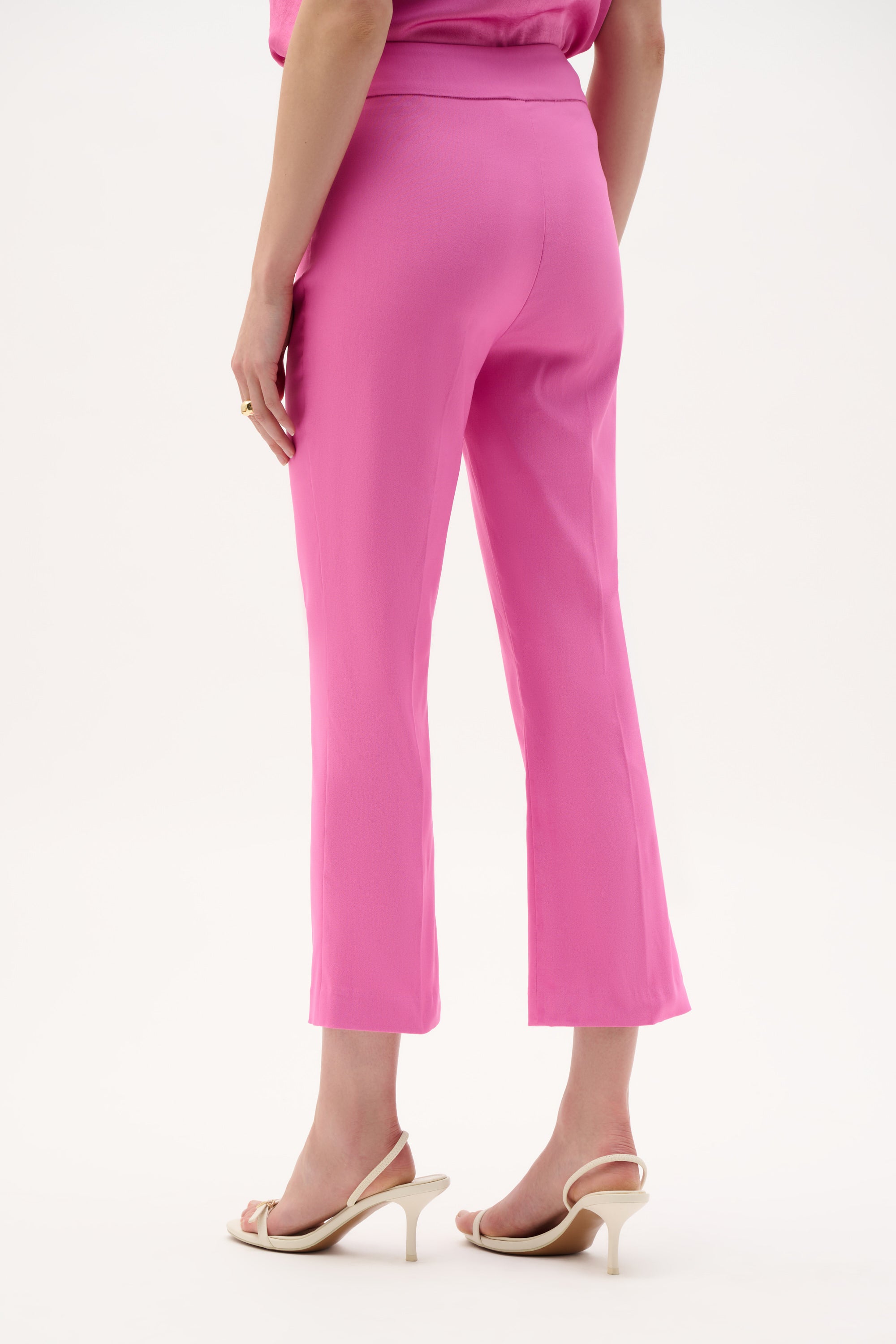Pantalón corto acampanado de tejido millennium natural 262242