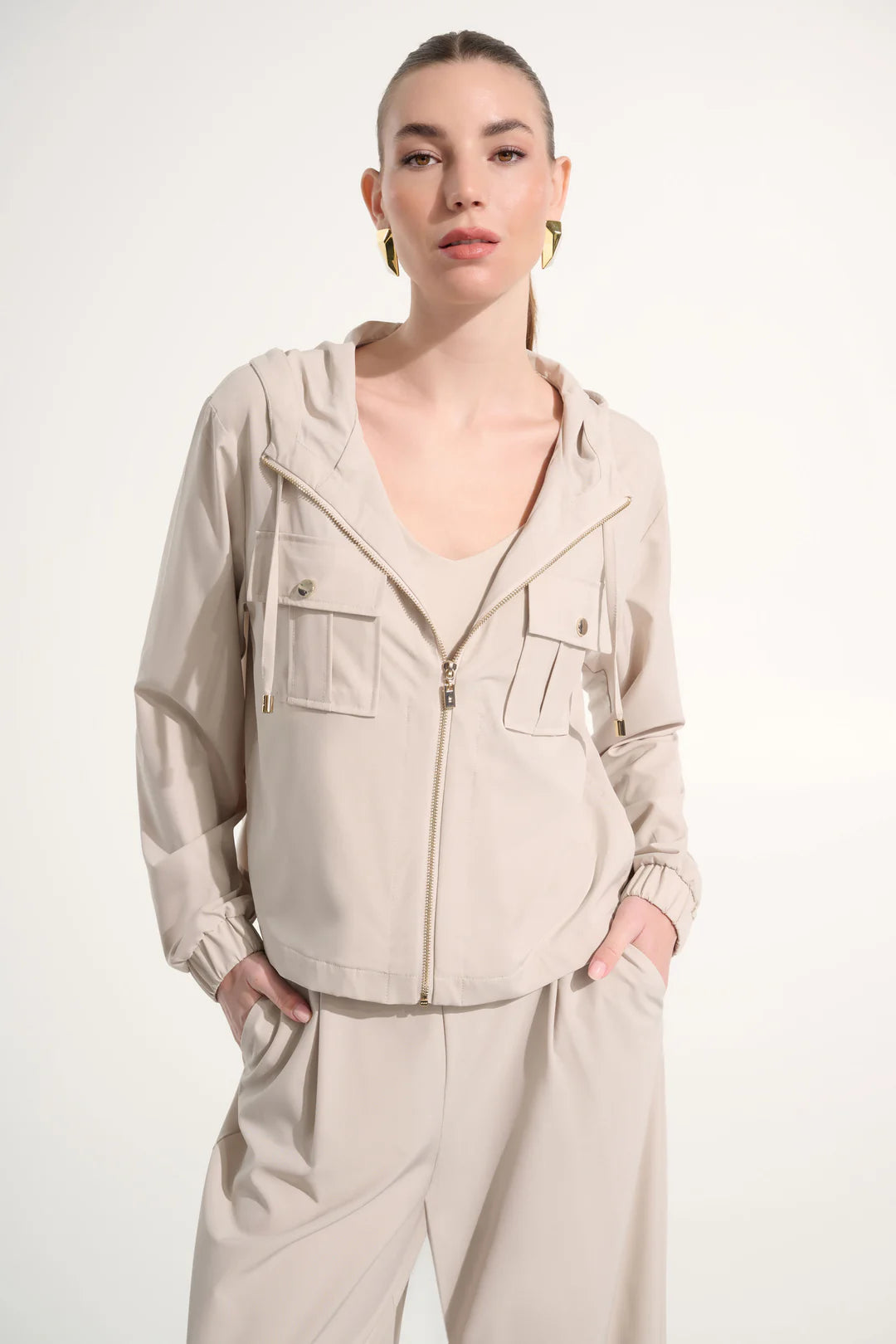 Chaqueta boxy con capucha beige 262621