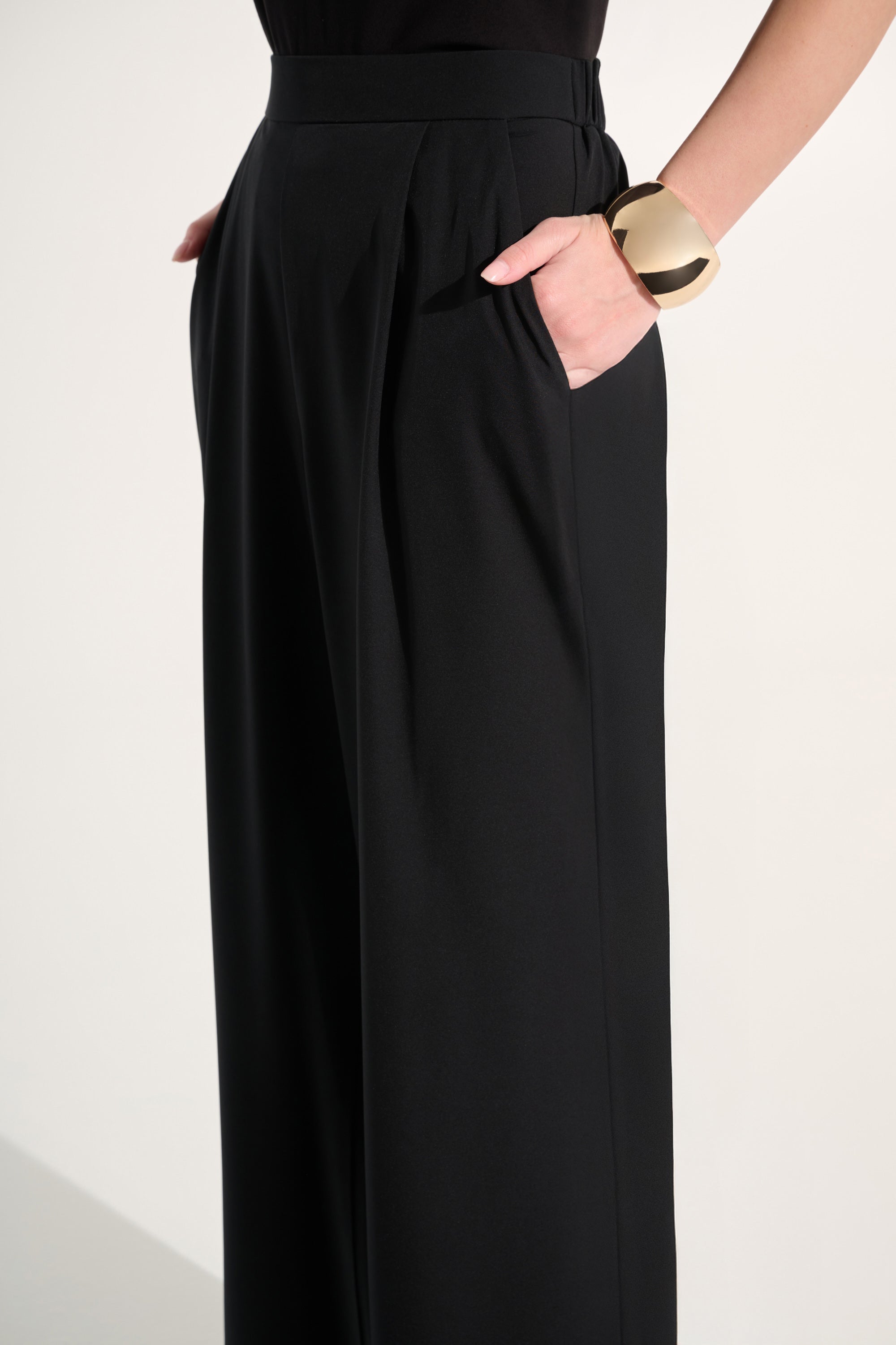 Pantalón ancho de tejido elástico negro 262622