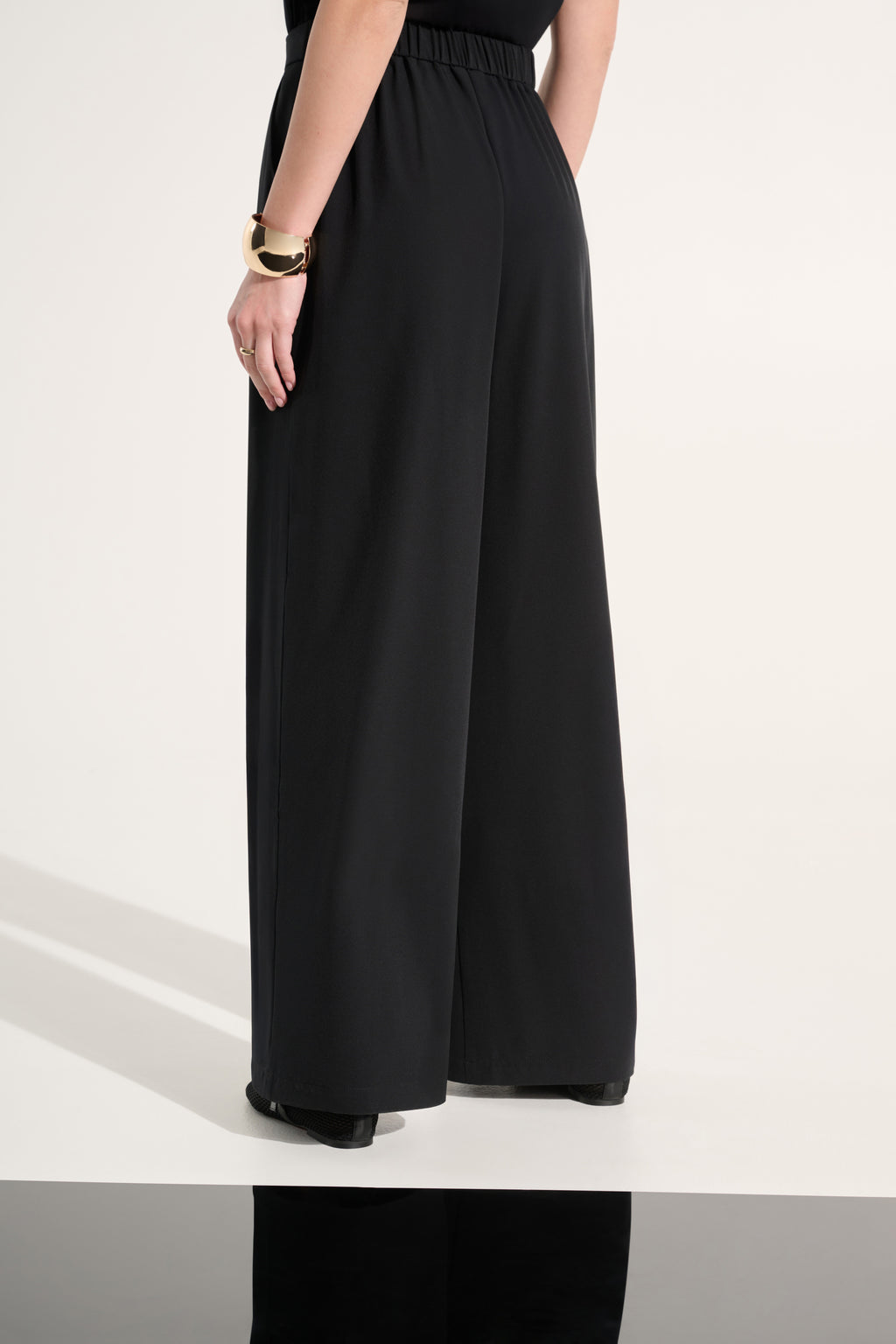 Pantalón ancho de tejido elástico negro 262622