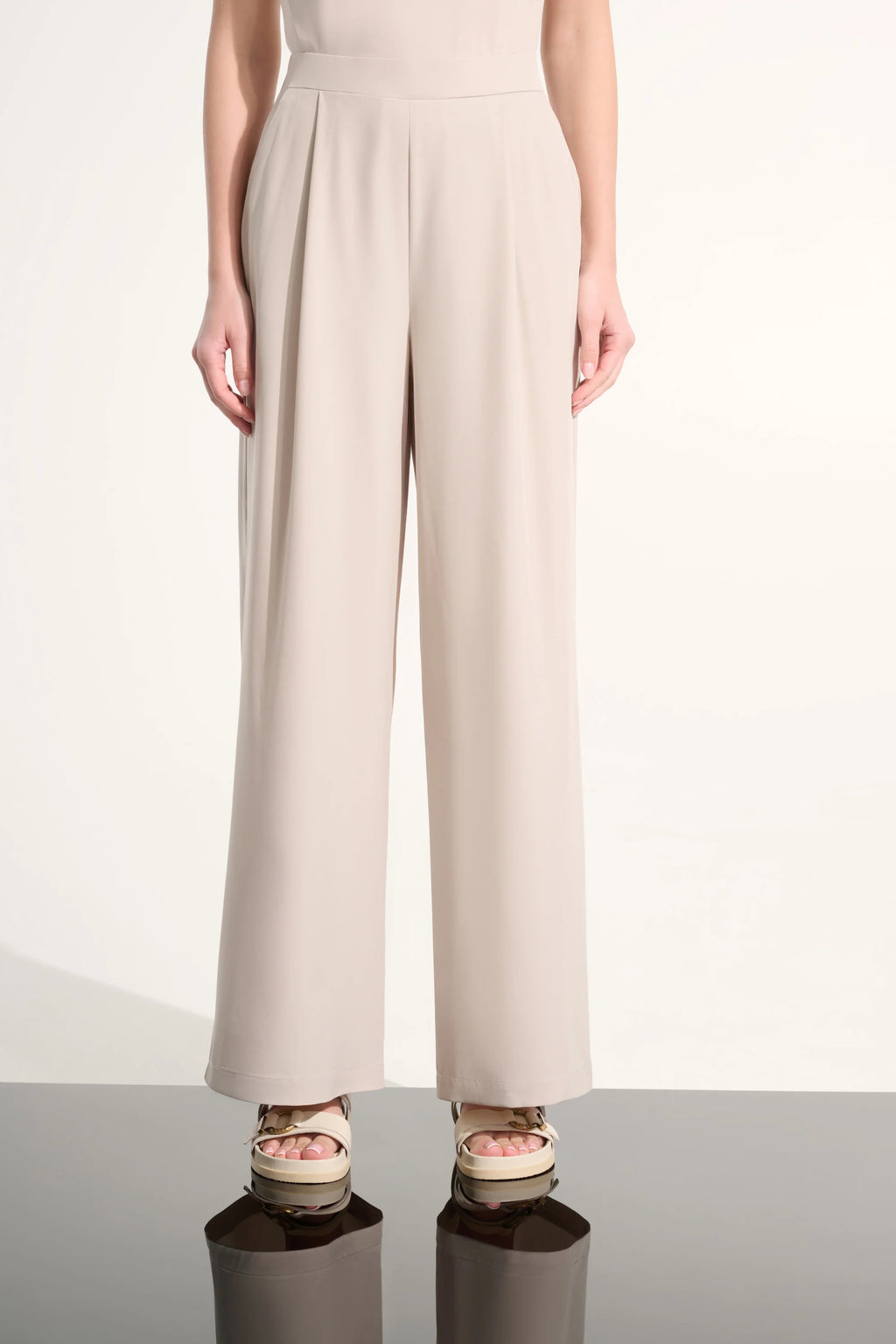 Pantalón ancho de tejido elástico beige 262622