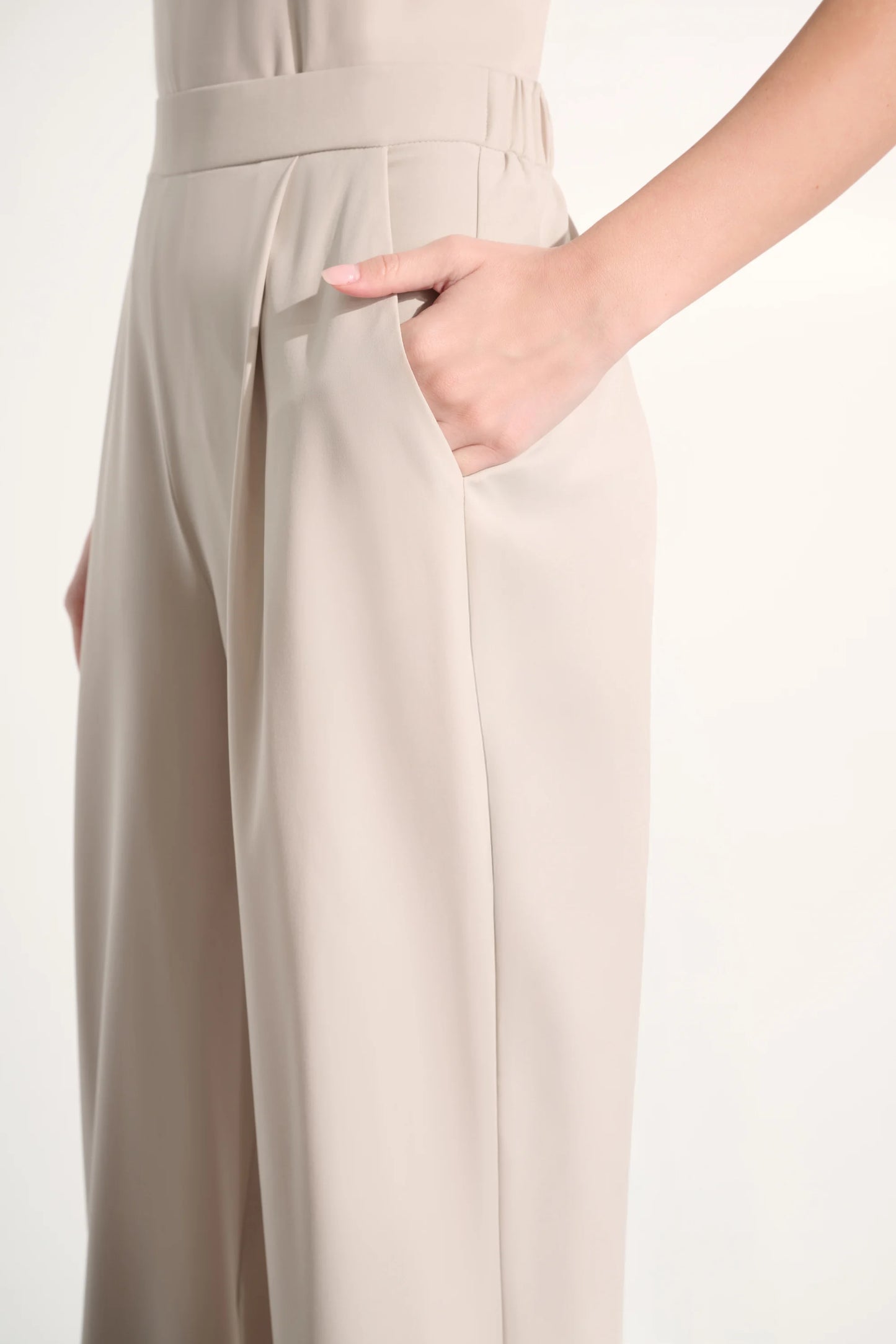 Pantalón ancho de tejido elástico beige 262622