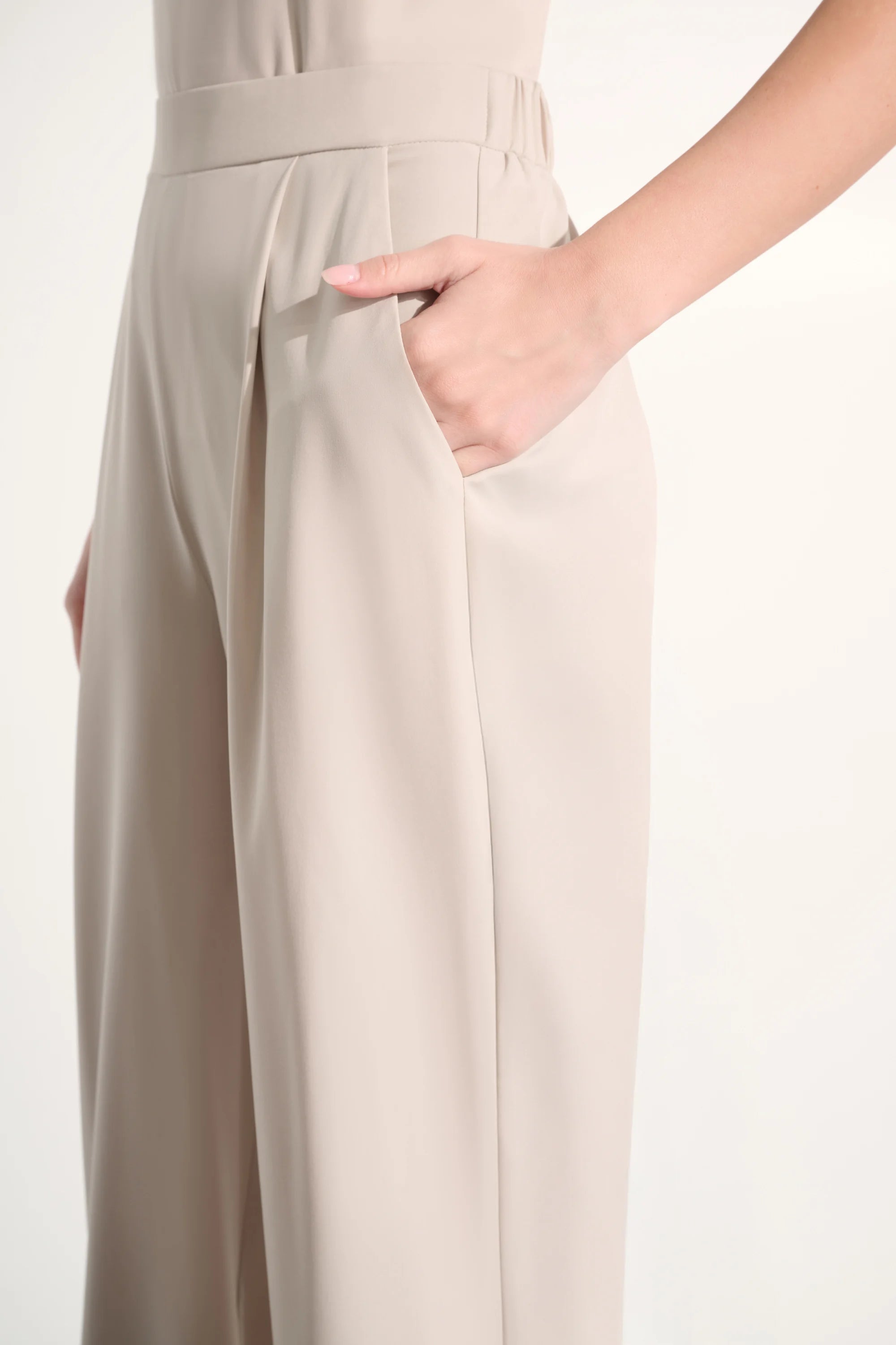 Pantalón ancho de tejido elástico beige 262622