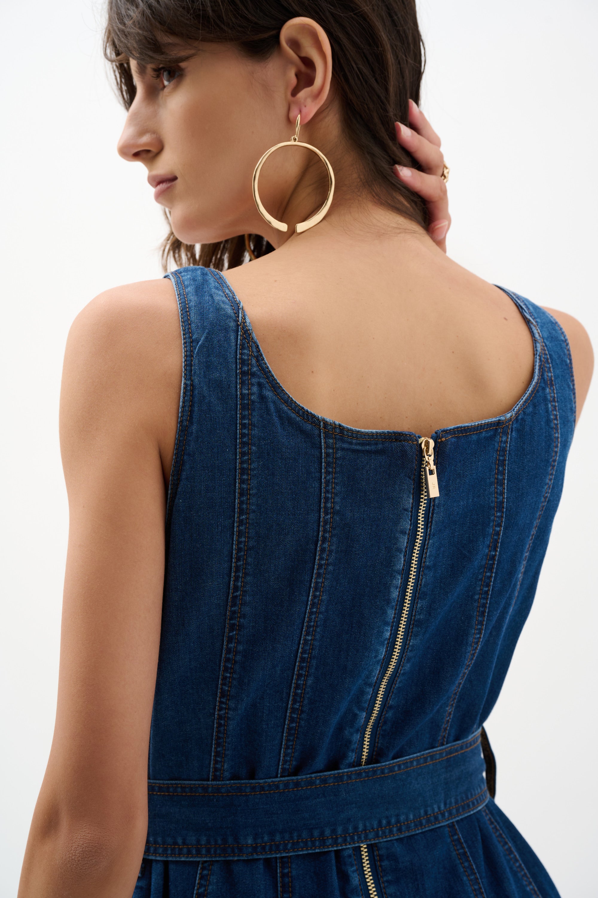 Vestido midi de corte ajustado y acampanado en mezclilla con cinturón azul vaquero medio 262901