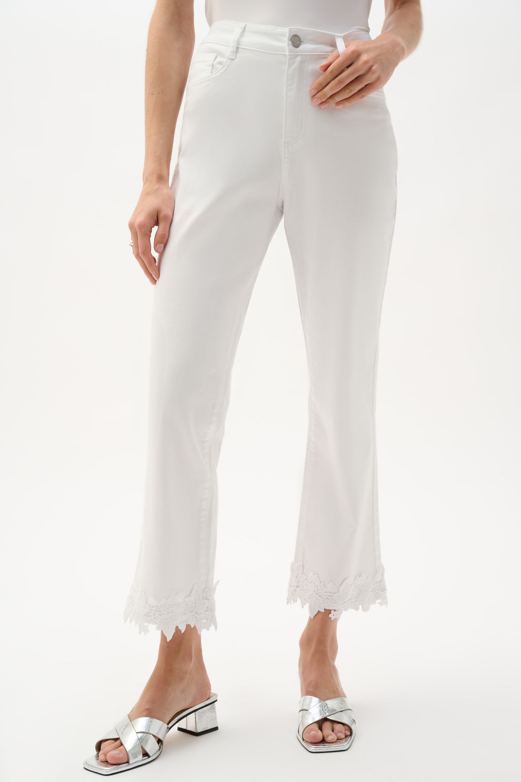 Jeans recto corto con aplicación de encaje blanco 262938