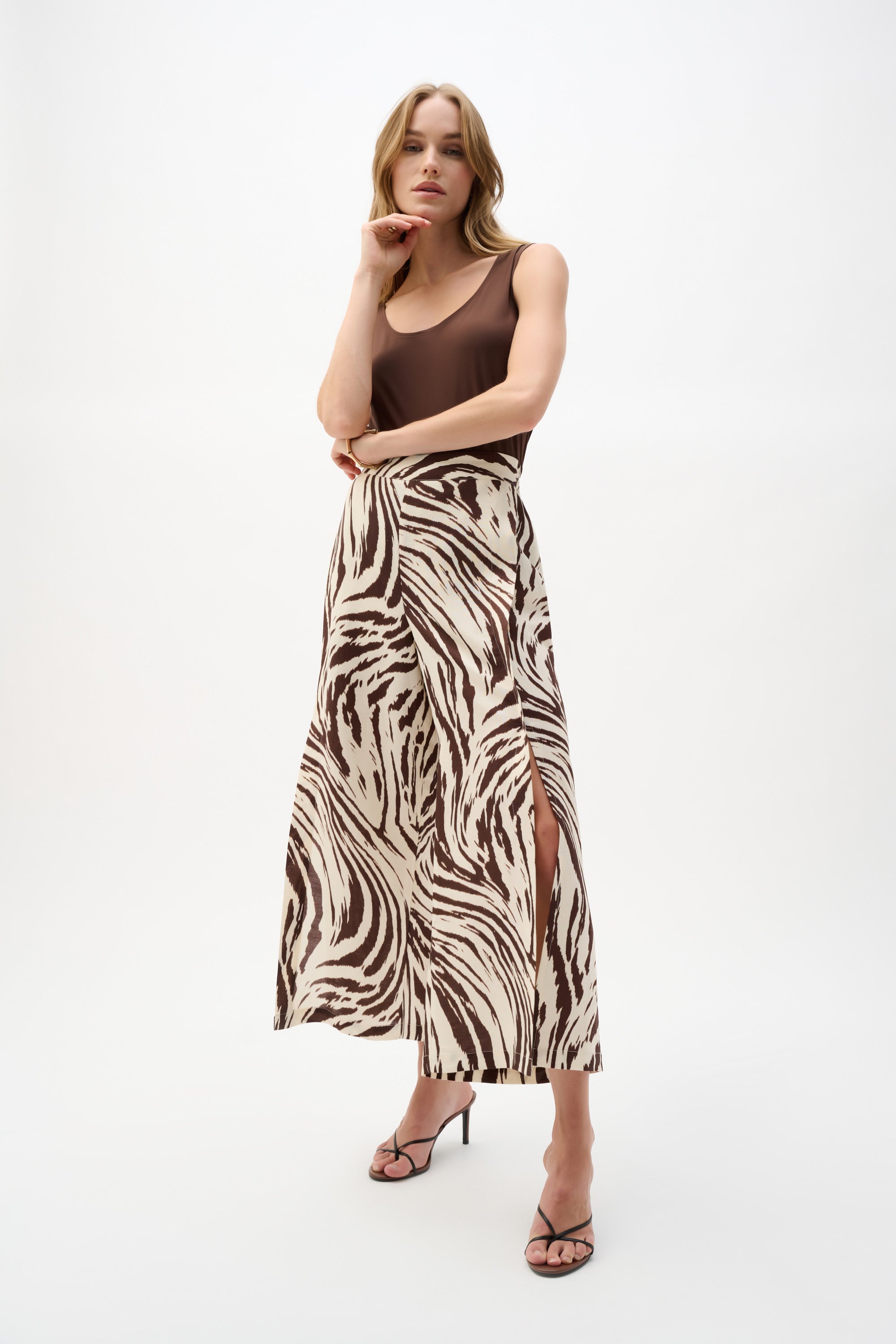 Pantalón culotte de mezcla de lino con estampado animal beige y marron 262946