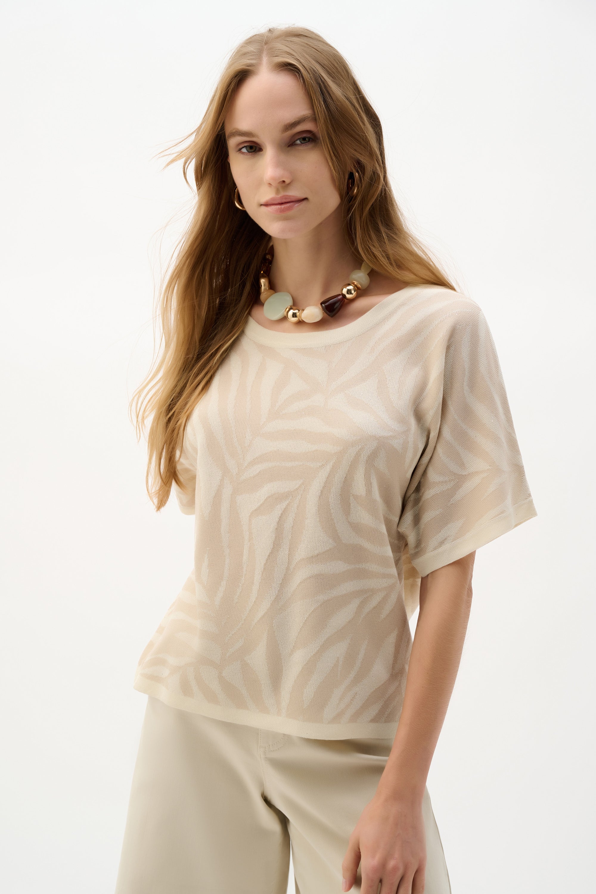 Blusa de punto jacquard en mezcla de rayón de viscosa con estampado tropical beige piedra de luna 262956