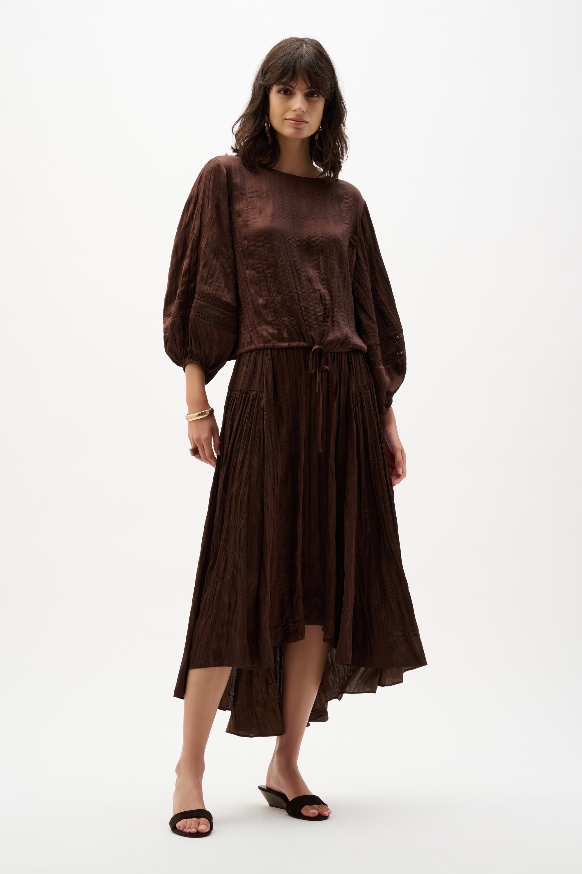 Blusa de raso plisado con pliegues caoba 262959