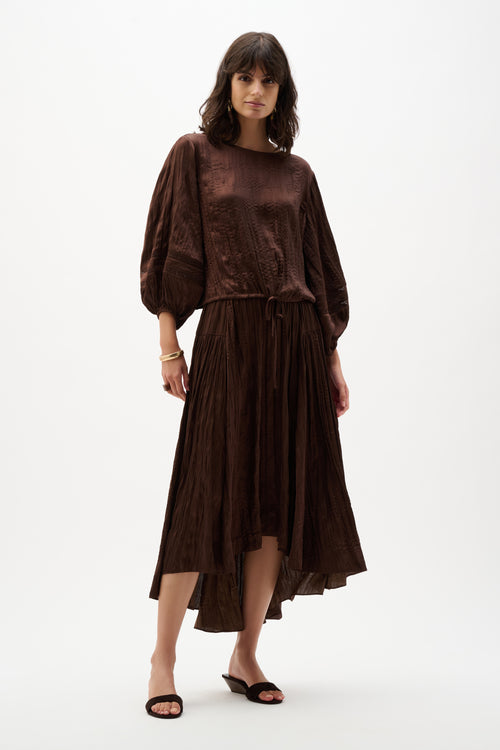 Blusa de raso plisado con pliegues caoba 262959