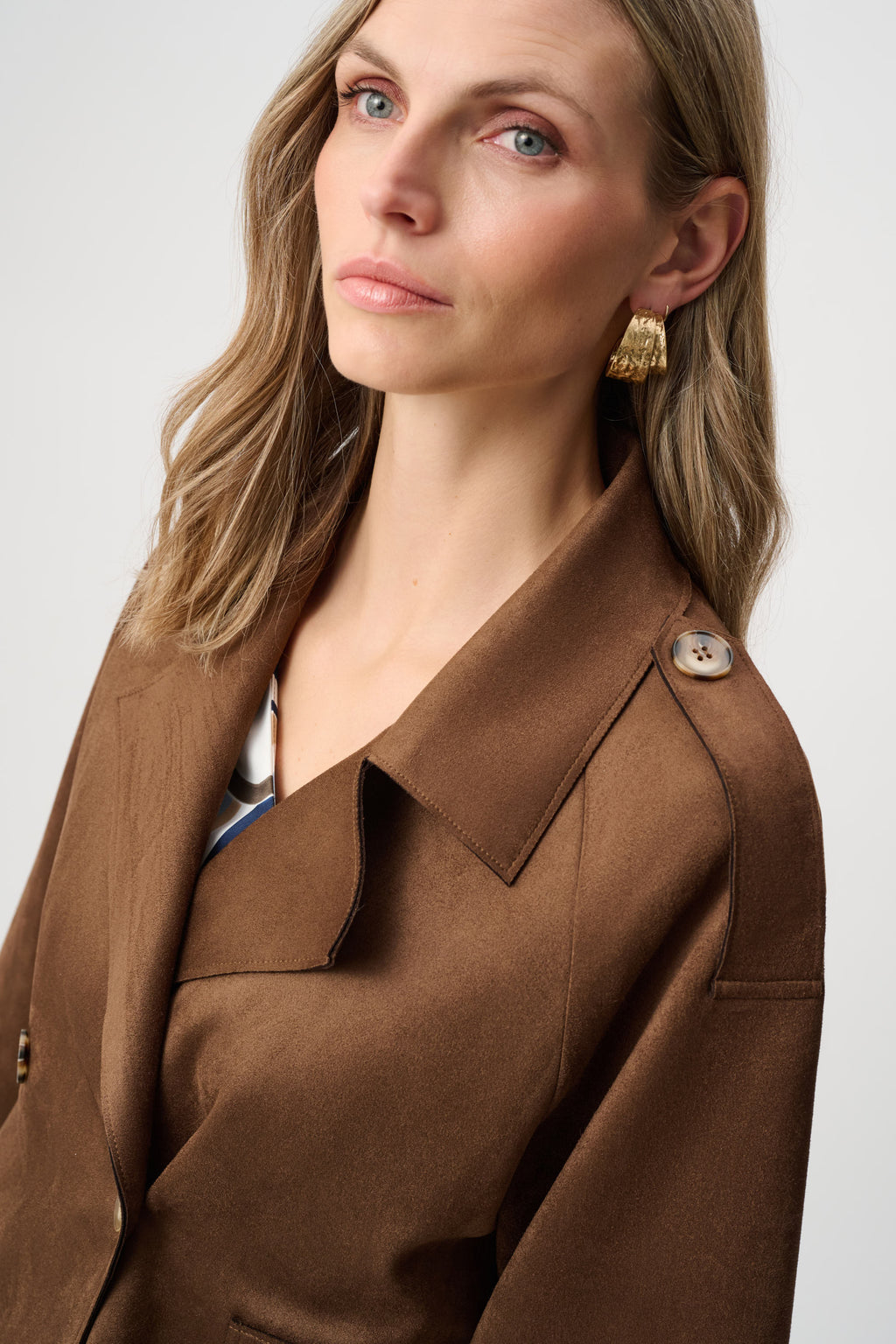 Chaqueta boxy café de ante sintetico 263000