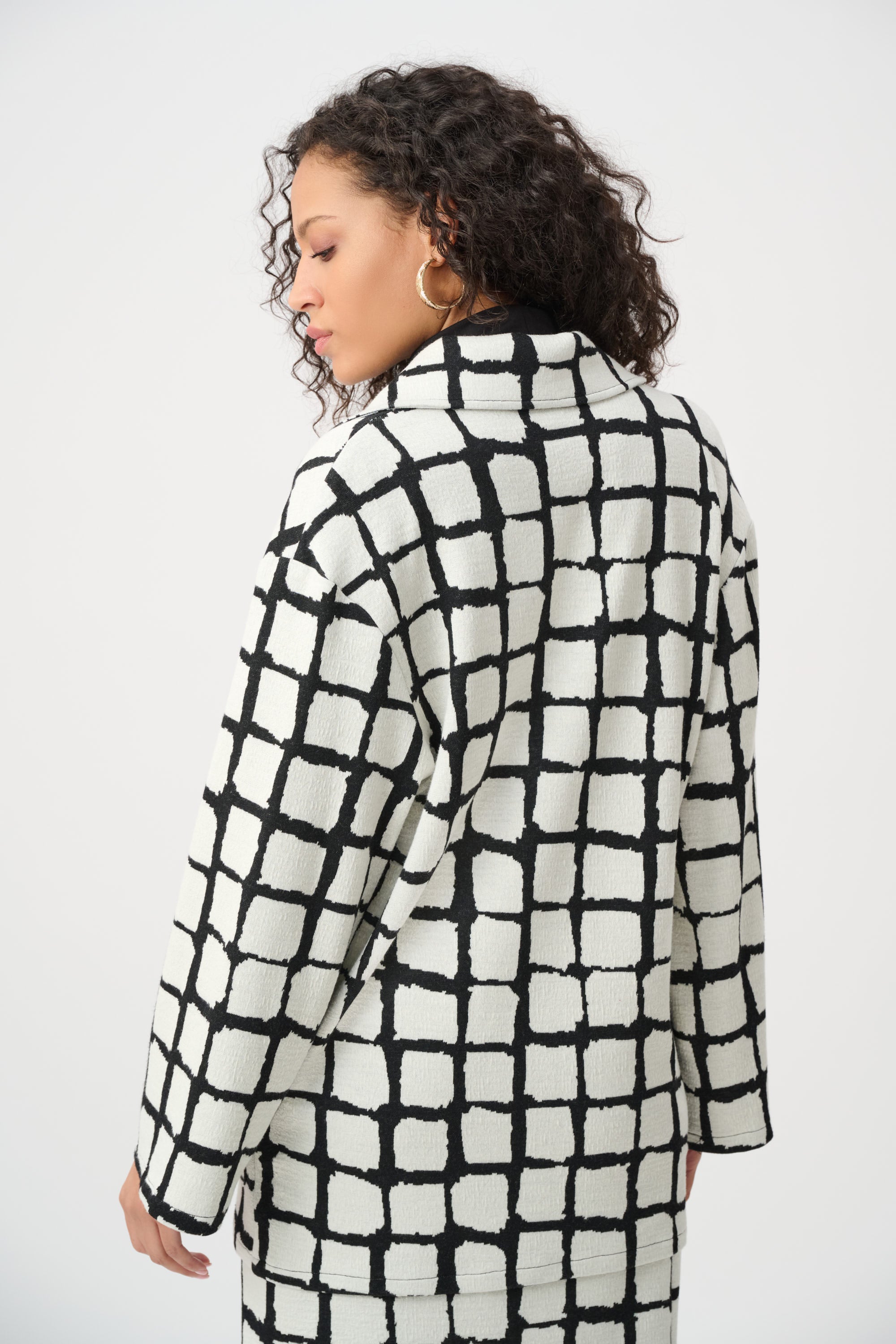 Abrigo de cuello con muesca estampado abstracto negro y blanco 263031