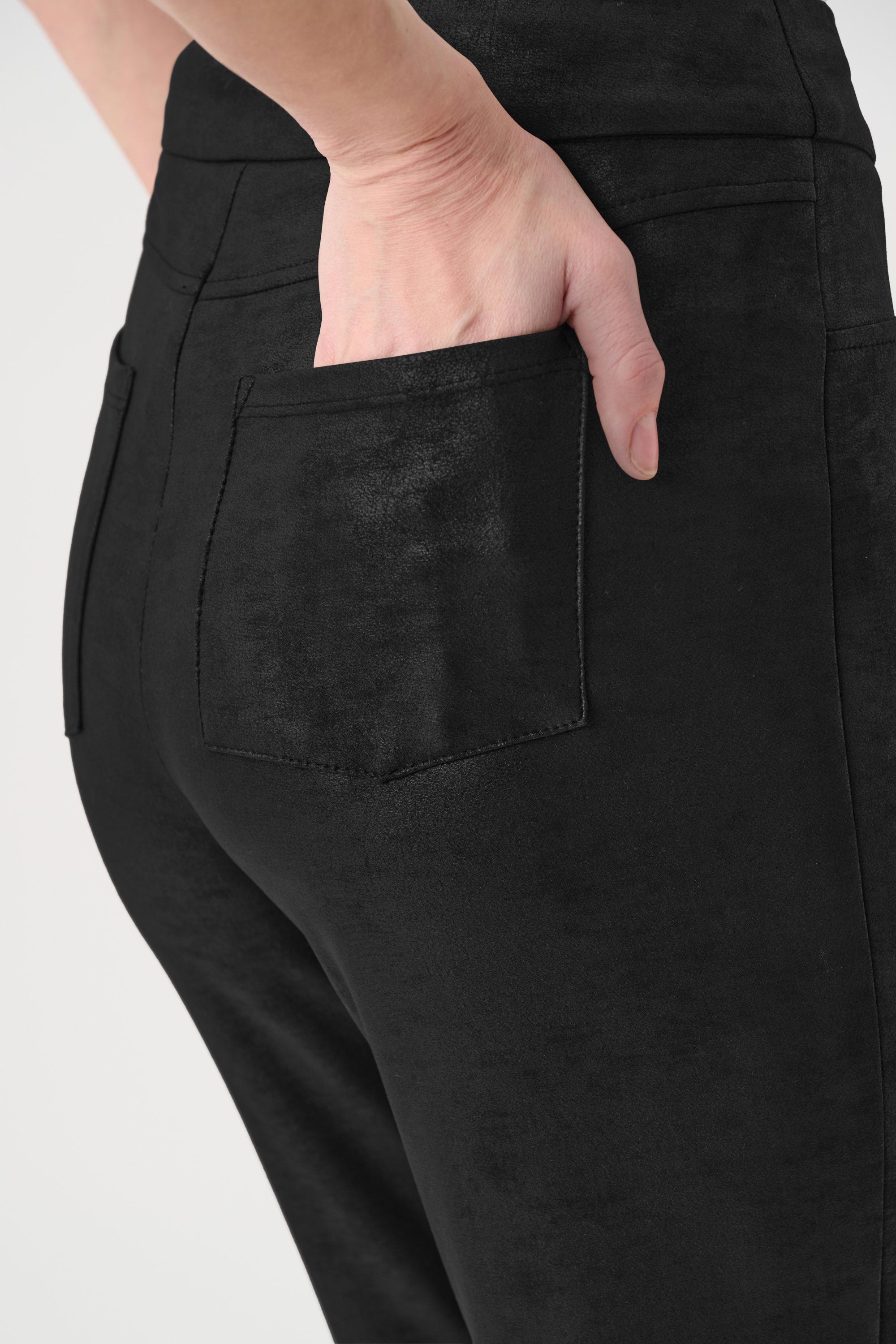 Pantalón rectos con efecto metalizado sin cierres negro 263104