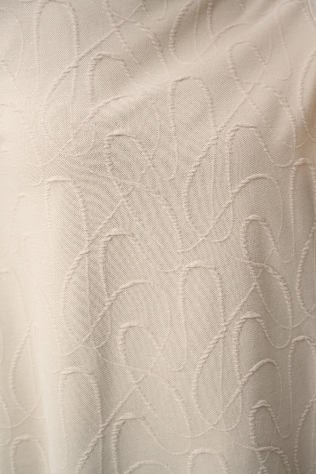 Blusa de punto con cuello chimenea y corte trapecio beige plata 263126