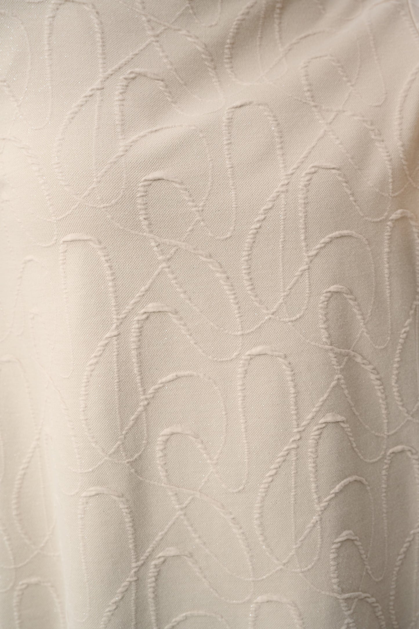 Blusa de punto con cuello chimenea y corte trapecio beige plata 263126