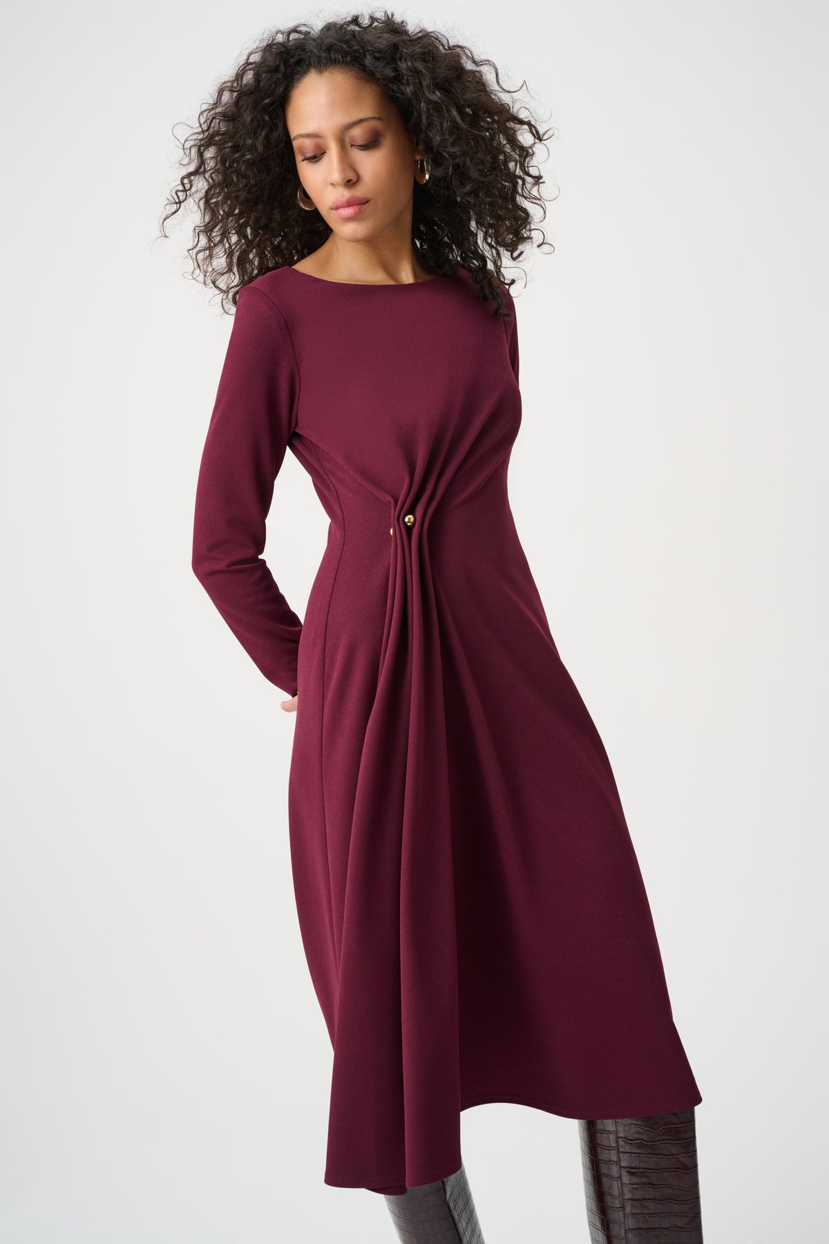 Vestido de tubo con drapeado delantero rojo baya 263178