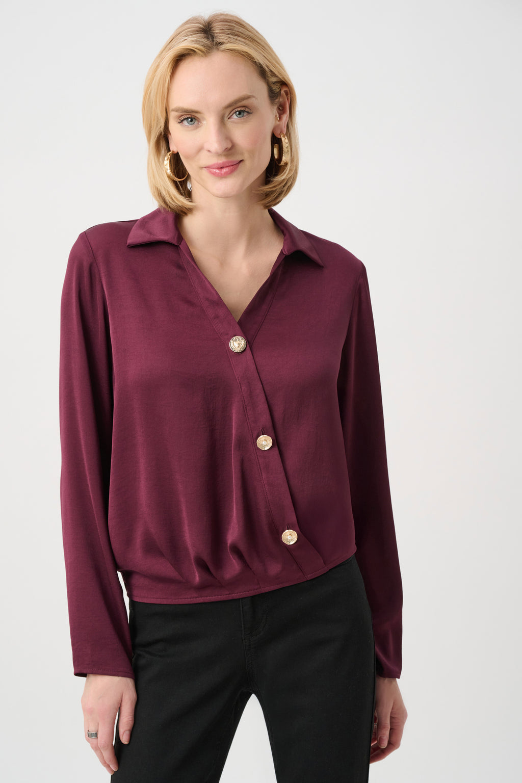 Blusa texturizada con cuello en V rojo baya 263204