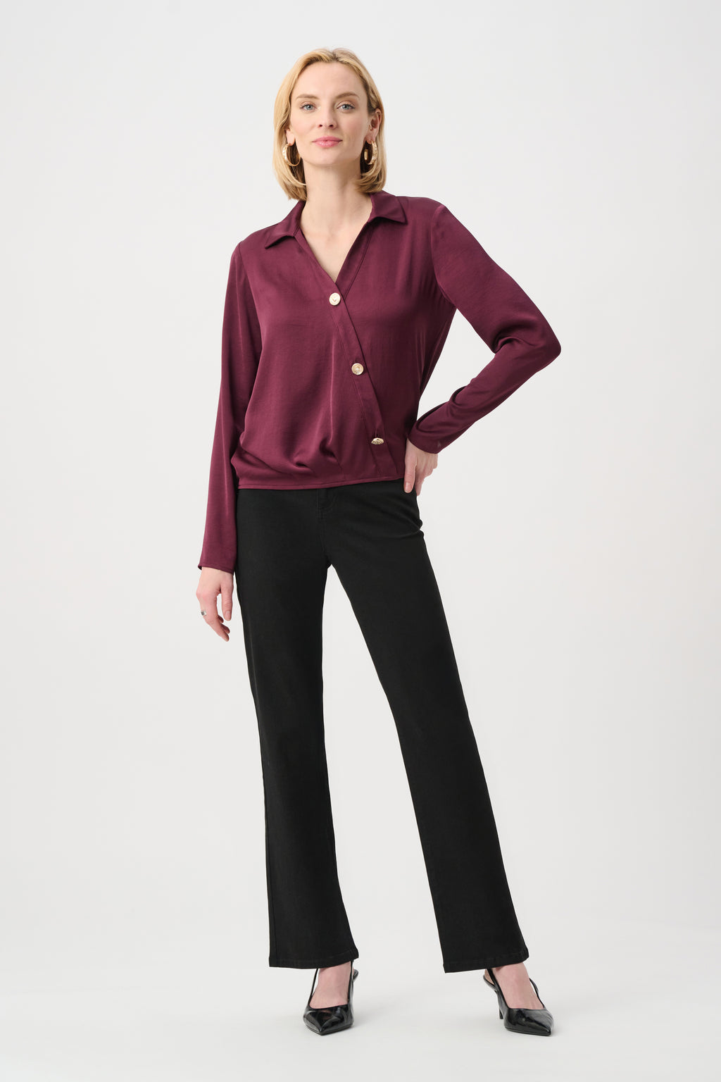 Blusa texturizada con cuello en V rojo baya 263204