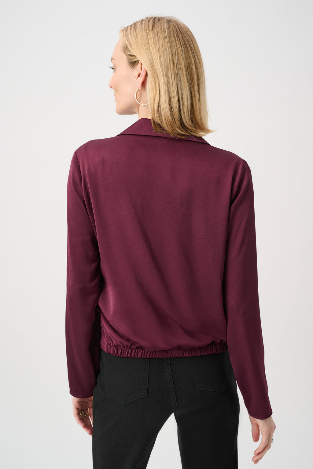 Blusa texturizada con cuello en V rojo baya 263204