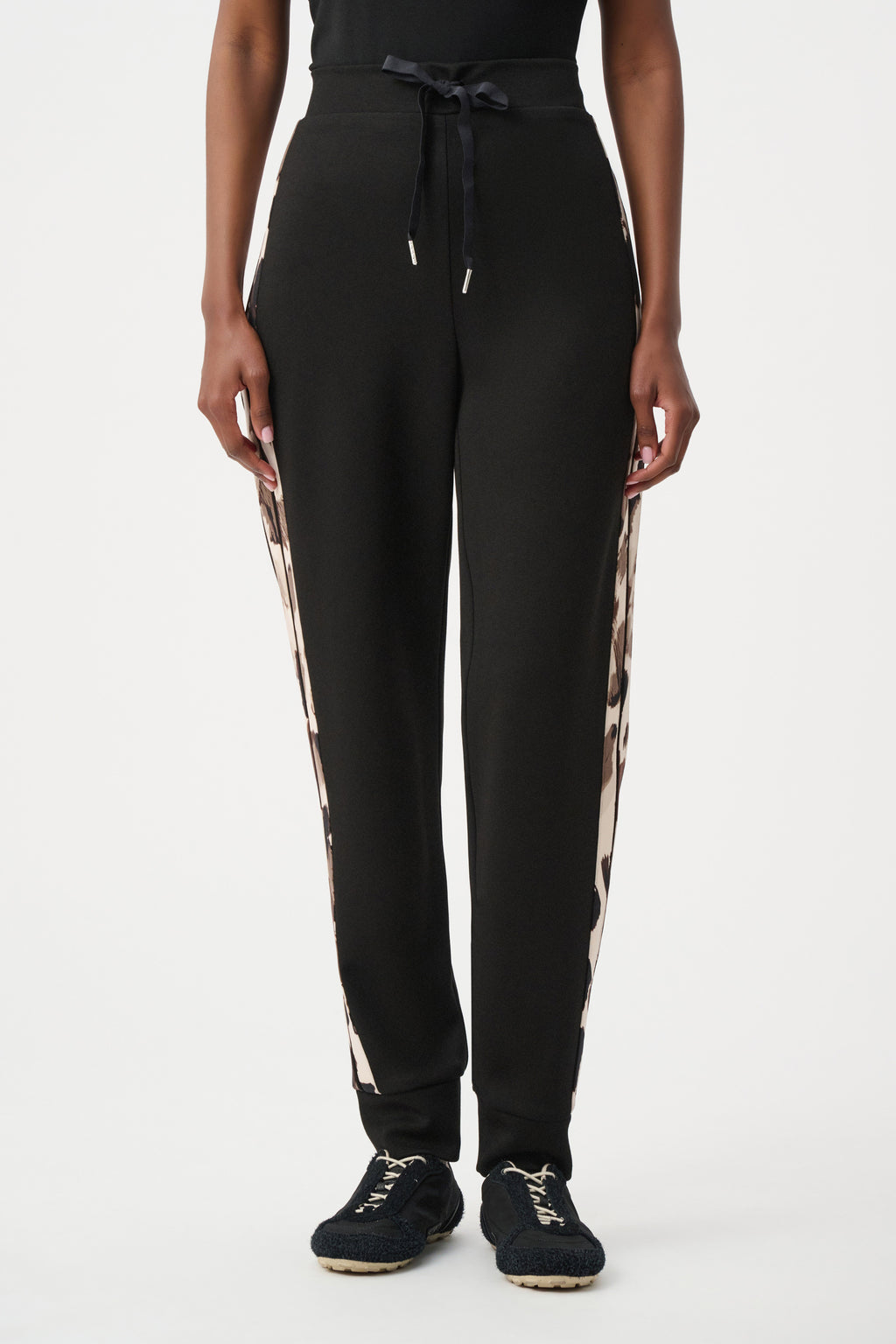 Pantalón jogger con estampado animal negro 263608