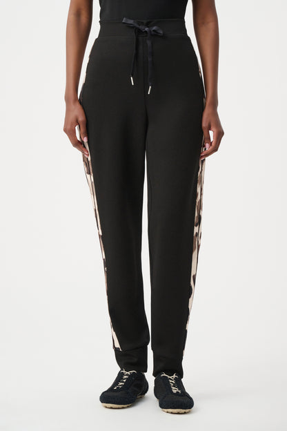 Pantalón jogger con estampado animal negro 263608