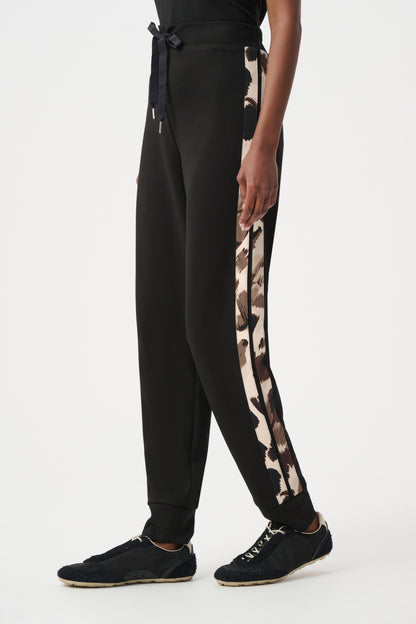 Pantalón jogger con estampado animal negro 263608