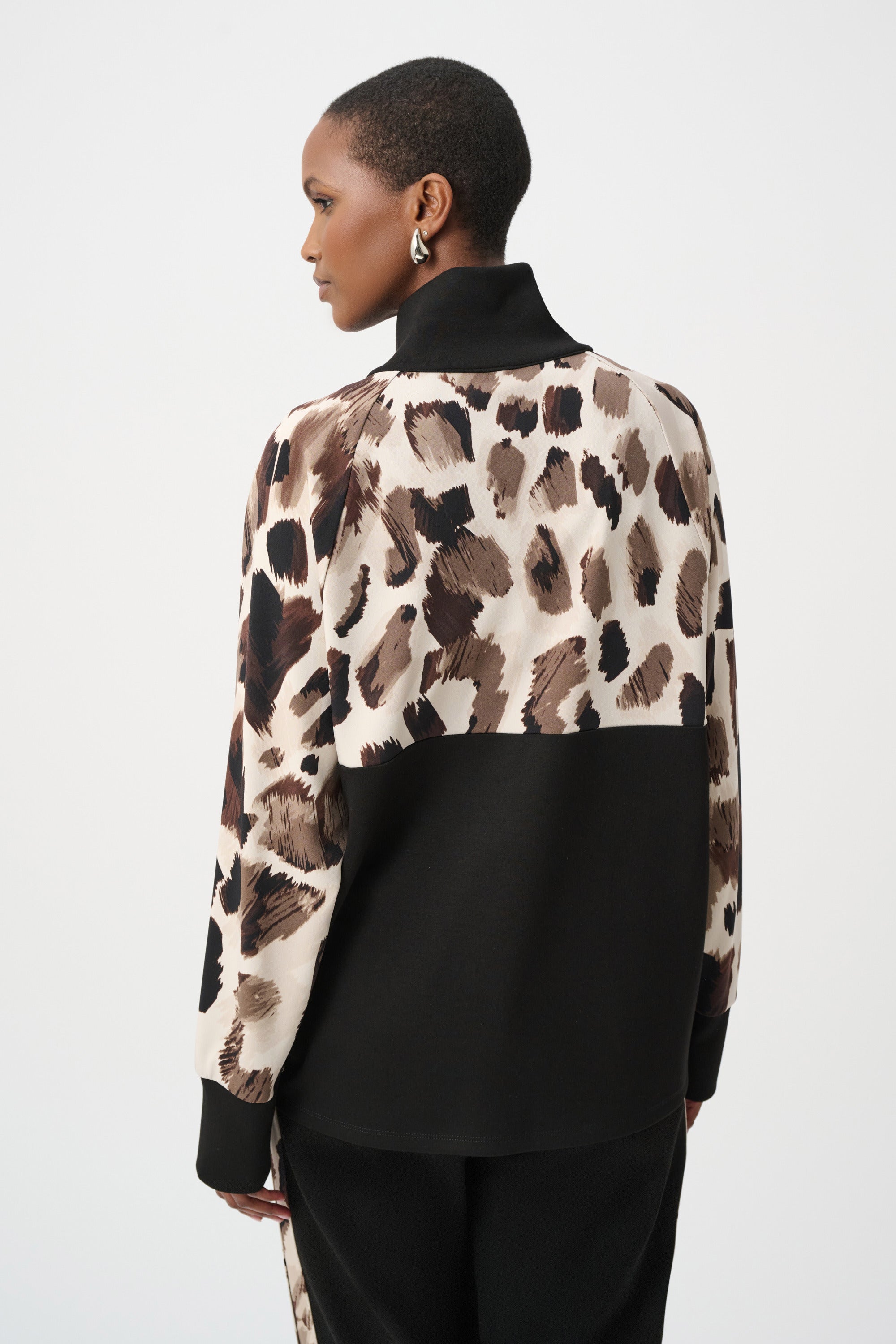 Chaqueta con estampado animal negro 263609