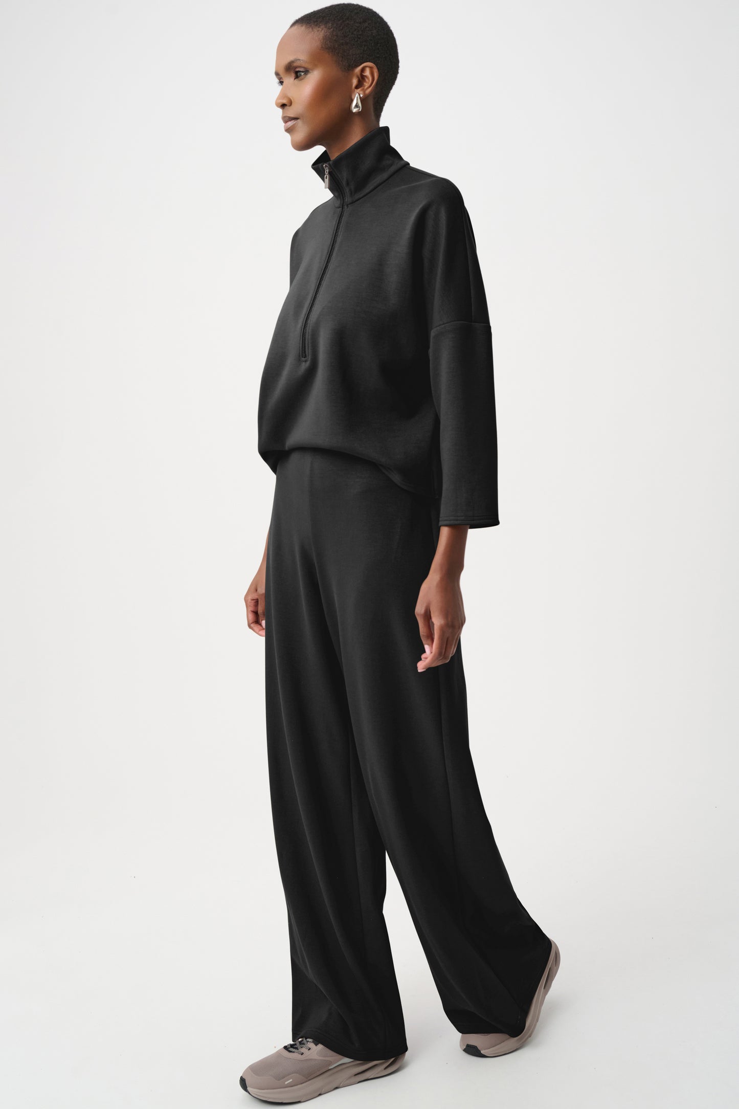 Jumpsuit con cuello medio y pierna ancha negro 263613
