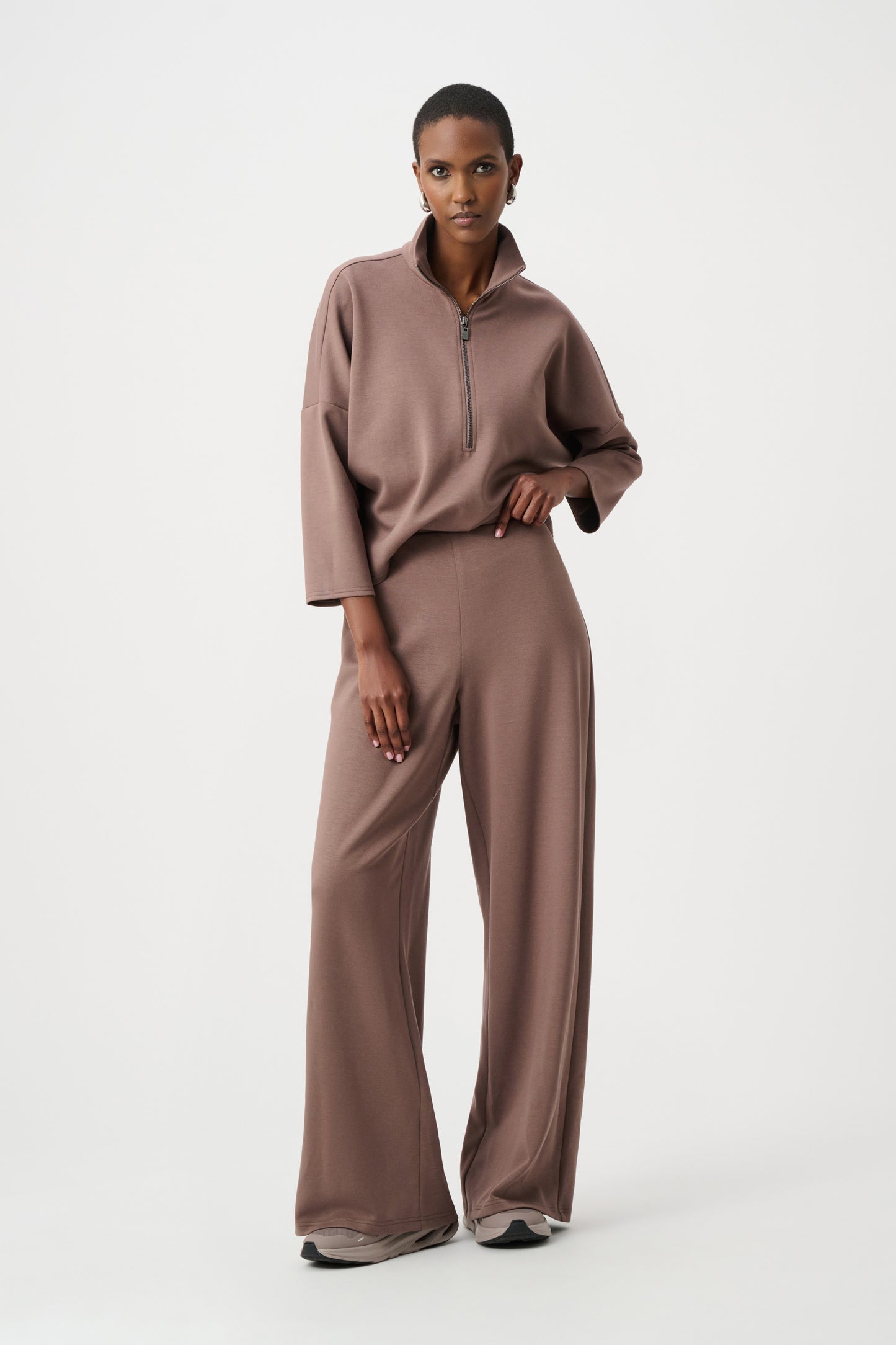 Jumpsuit con cuello medio y pierna ancha avellana 263613