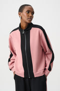 Chaqueta con cuello de chimenea y bloque de color negro con rosa 263621