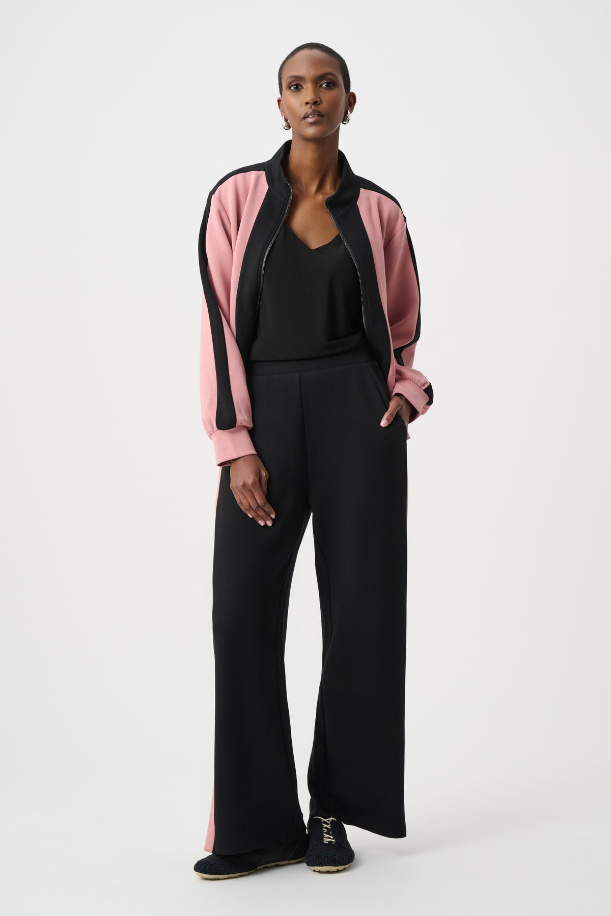 Pantalón de pierna ancha con bloque de color negro con rosa 263622