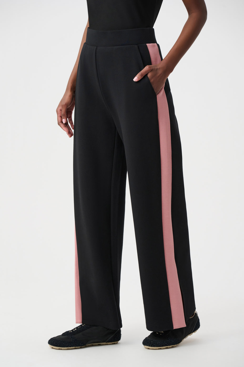 Pantalón de pierna ancha con bloque de color negro con rosa 263622