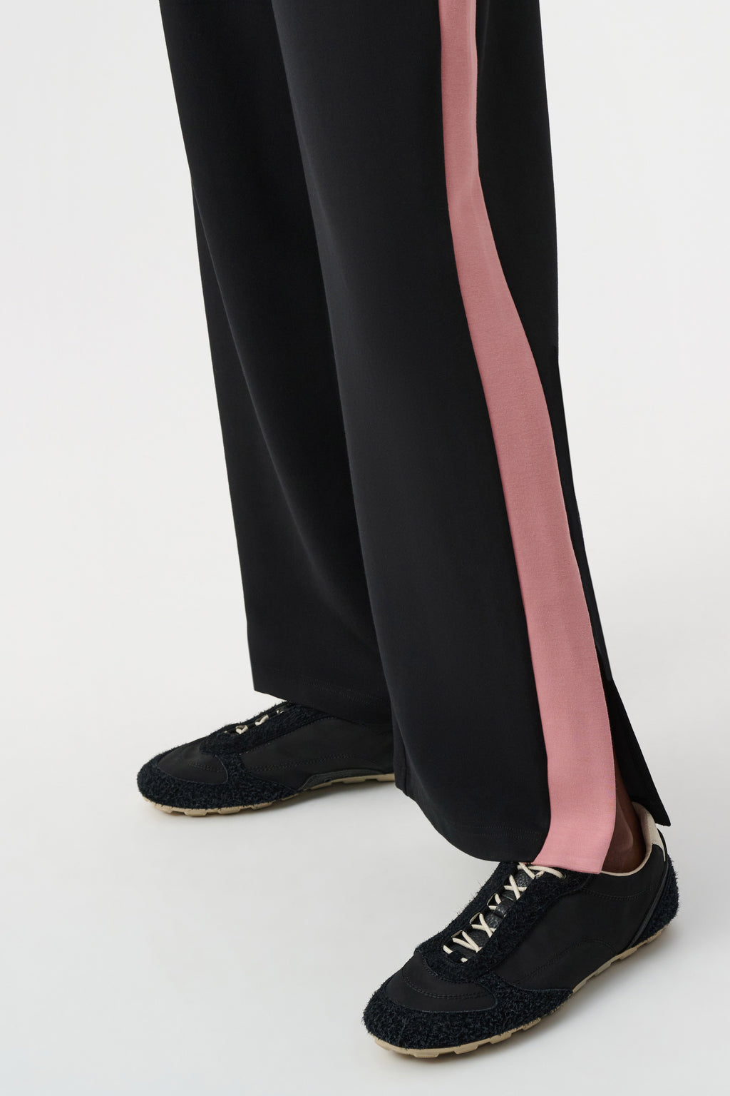 Pantalón de pierna ancha con bloque de color negro con rosa 263622
