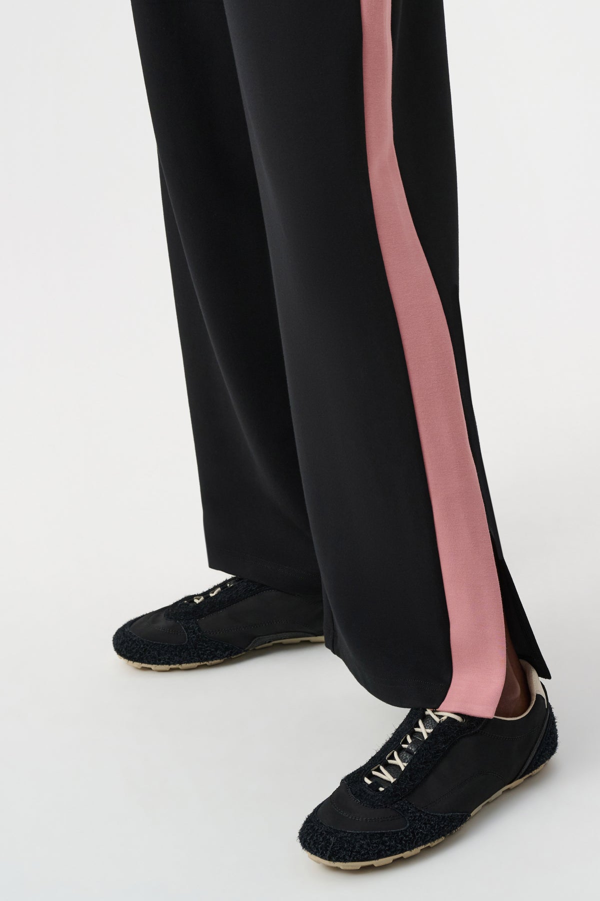 Pantalón de pierna ancha con bloque de color negro con rosa 263622