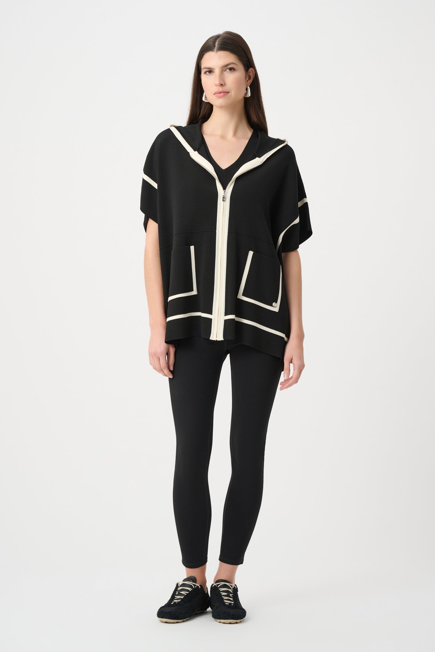 Chaqueta boxy con capucha negro y beige abedul 263639