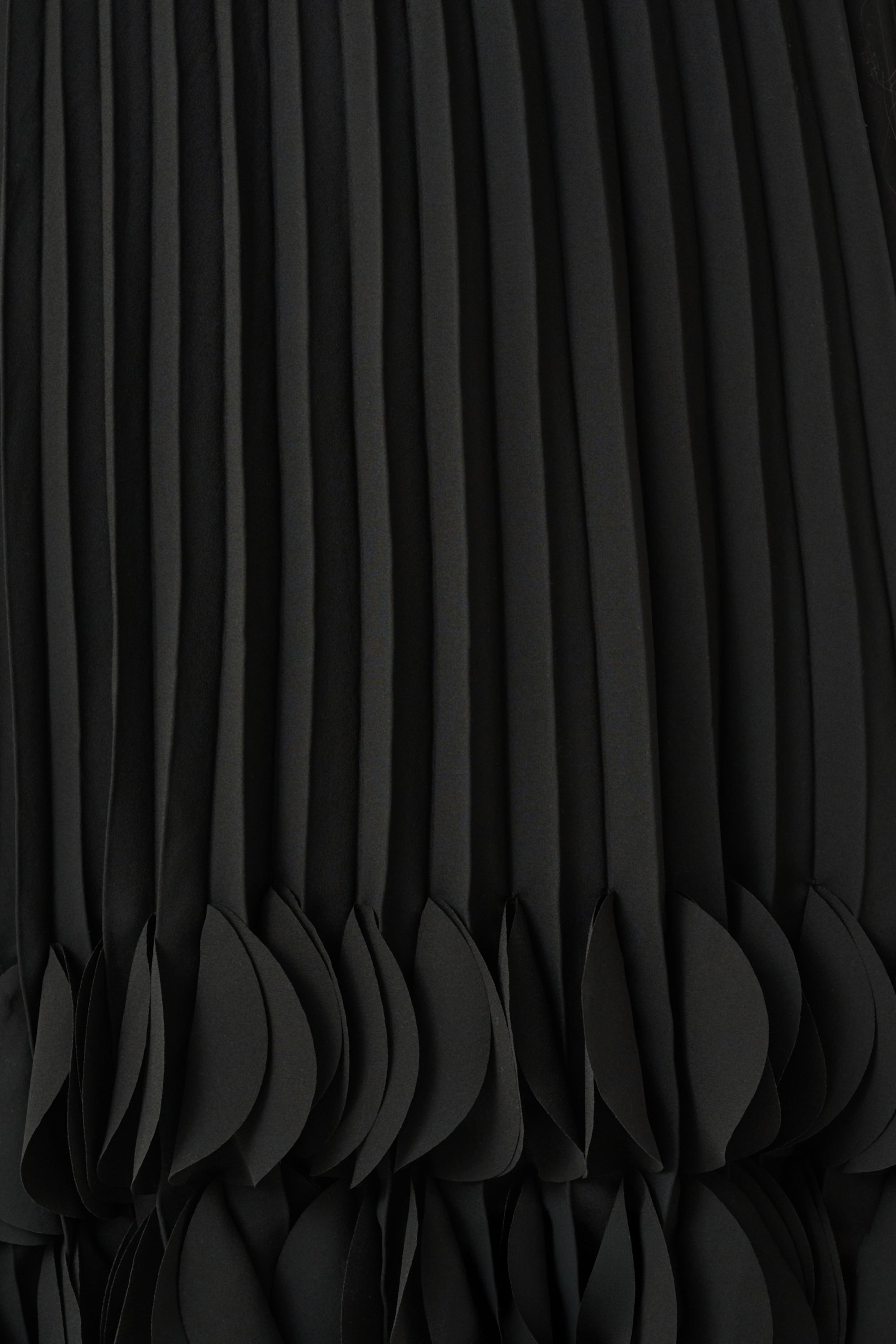 Vestido plisado en línea A con apliques negro 263738