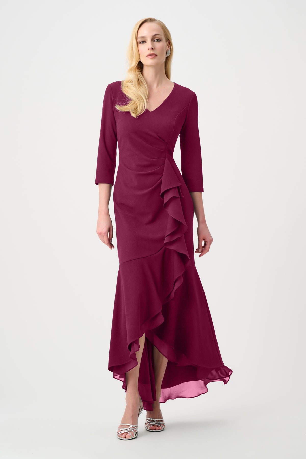 Vestido corte trompeta con volantes rojo baya 263741