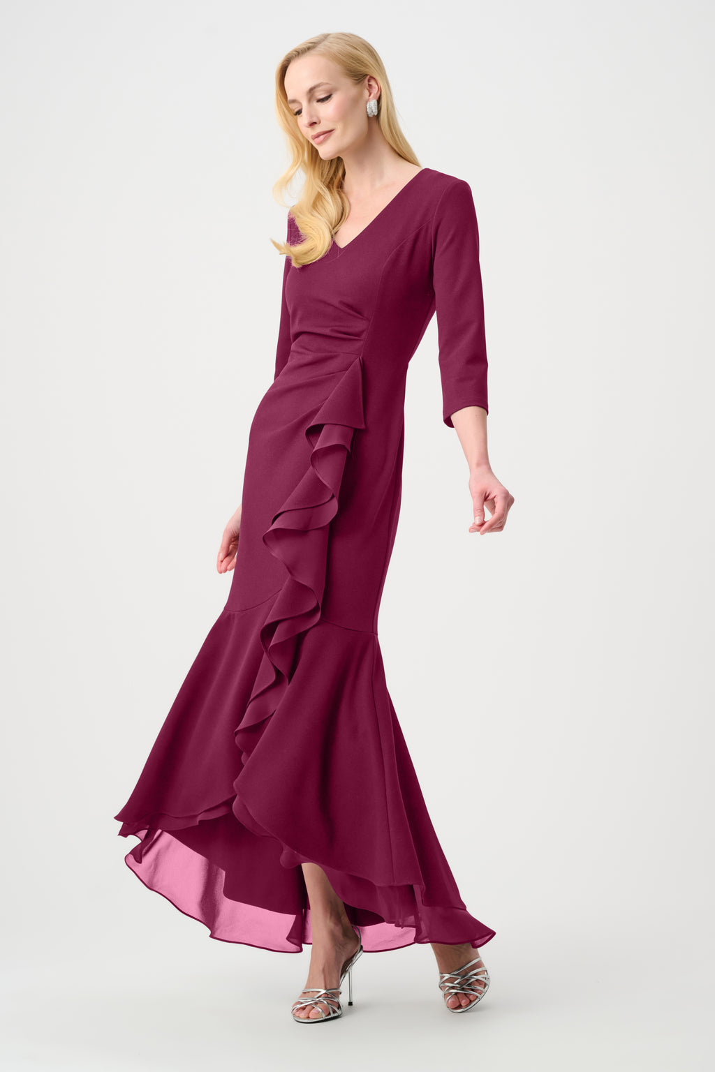 Vestido corte trompeta con volantes rojo baya 263741