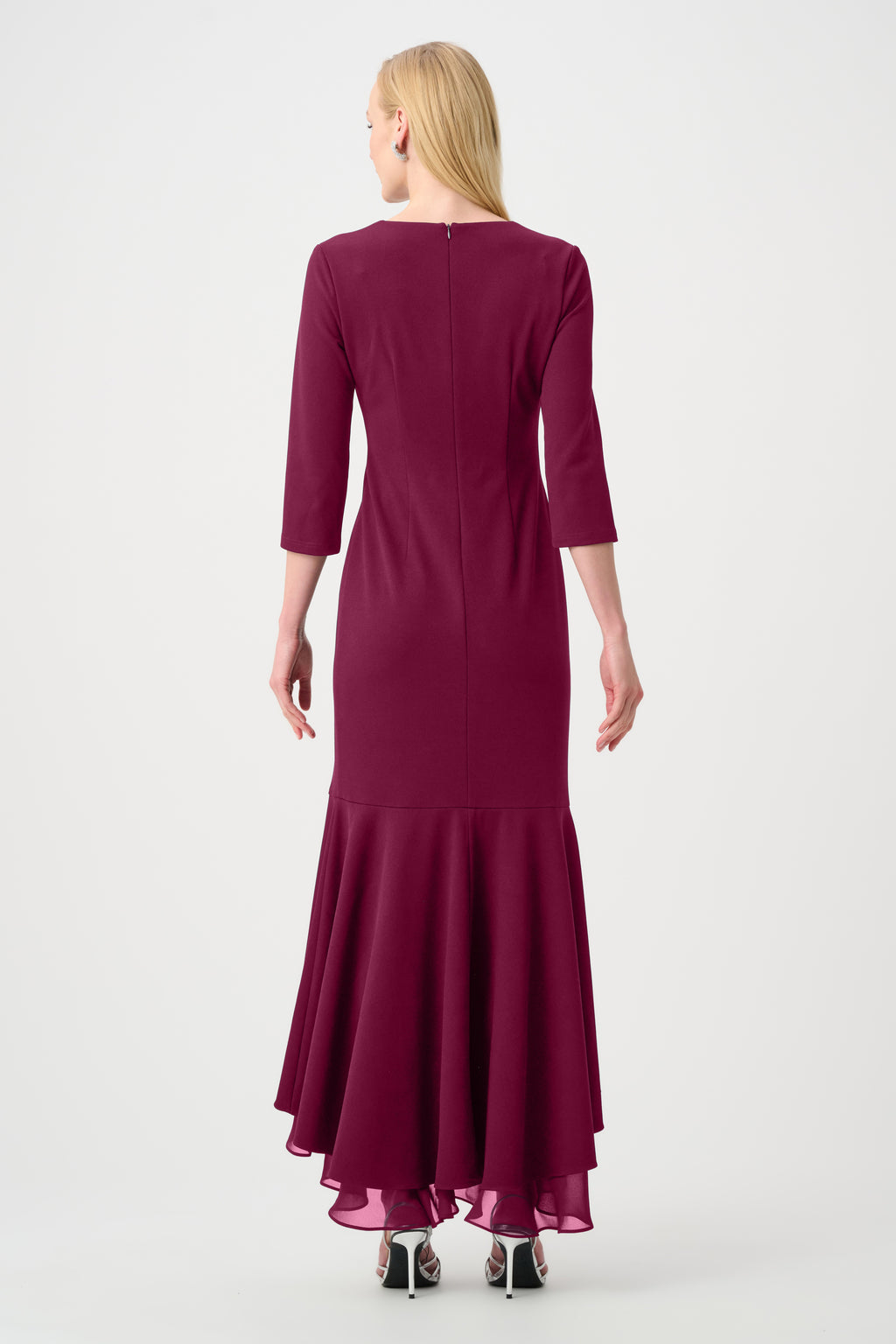 Vestido corte trompeta con volantes rojo baya 263741