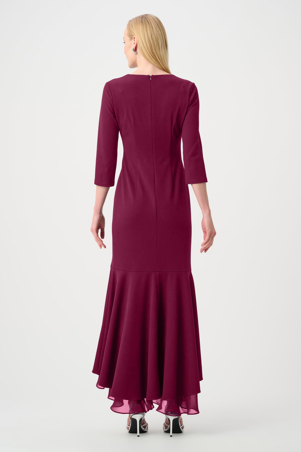 Vestido corte trompeta con volantes rojo baya 263741