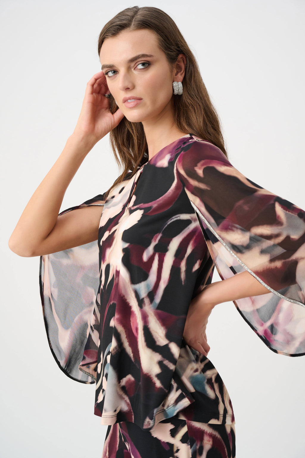 Blusa con estampado abstracto y ribete de pedrería negro multicolor 263757