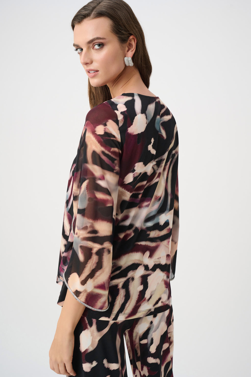 Blusa con estampado abstracto y ribete de pedrería negro multicolor 263757